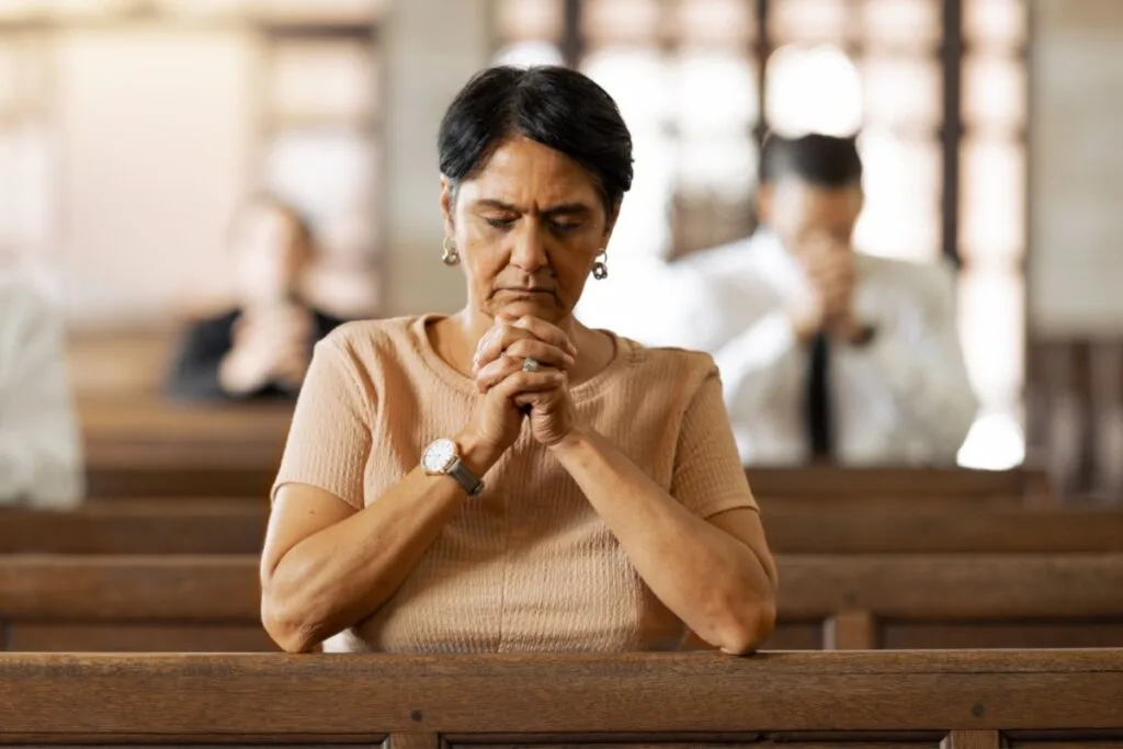 5 orações para afastar o mal e abrir caminhos