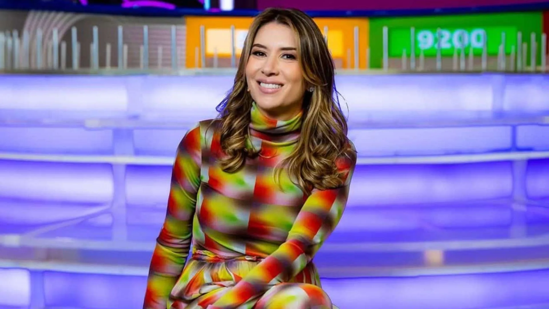 Rebeca Abravanel ajuda participante a levar prêmio final do ‘Roda a Roda’