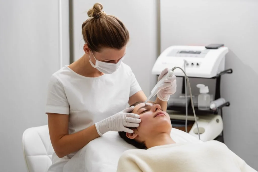 3 cuidados com a pele durante a perimenopausa