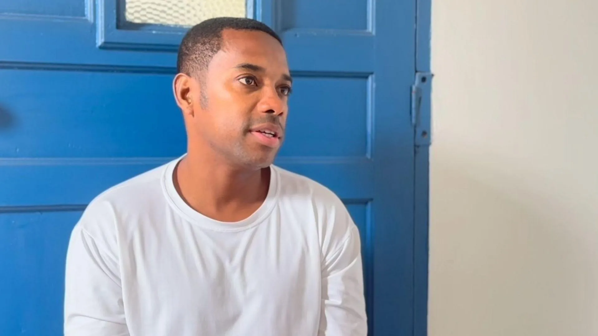 Robinho nega privilégios na prisão: “Sou tratado igual a todos”