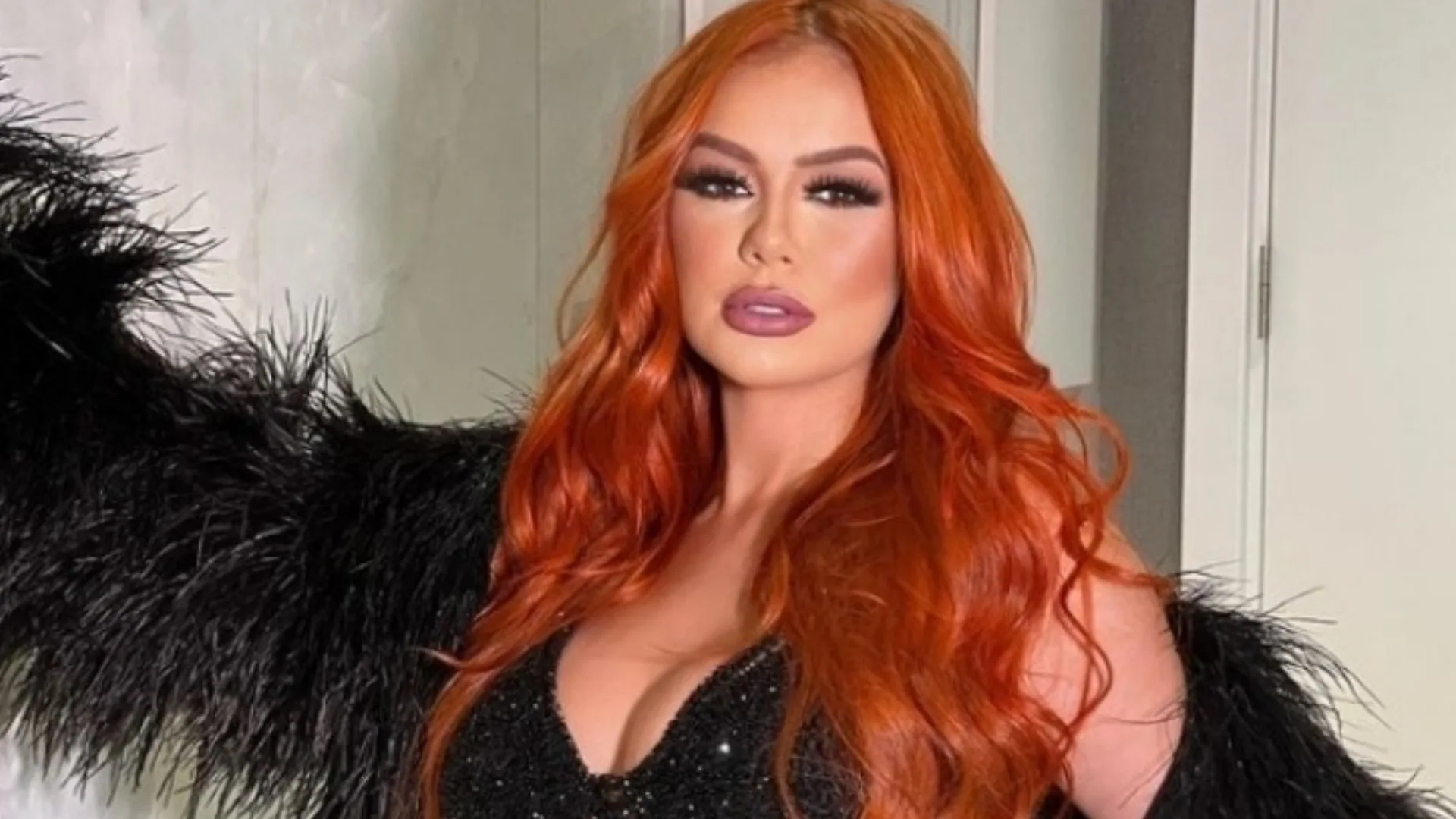 Mirela Janis rebate críticas e defende participação do marido no Legendários