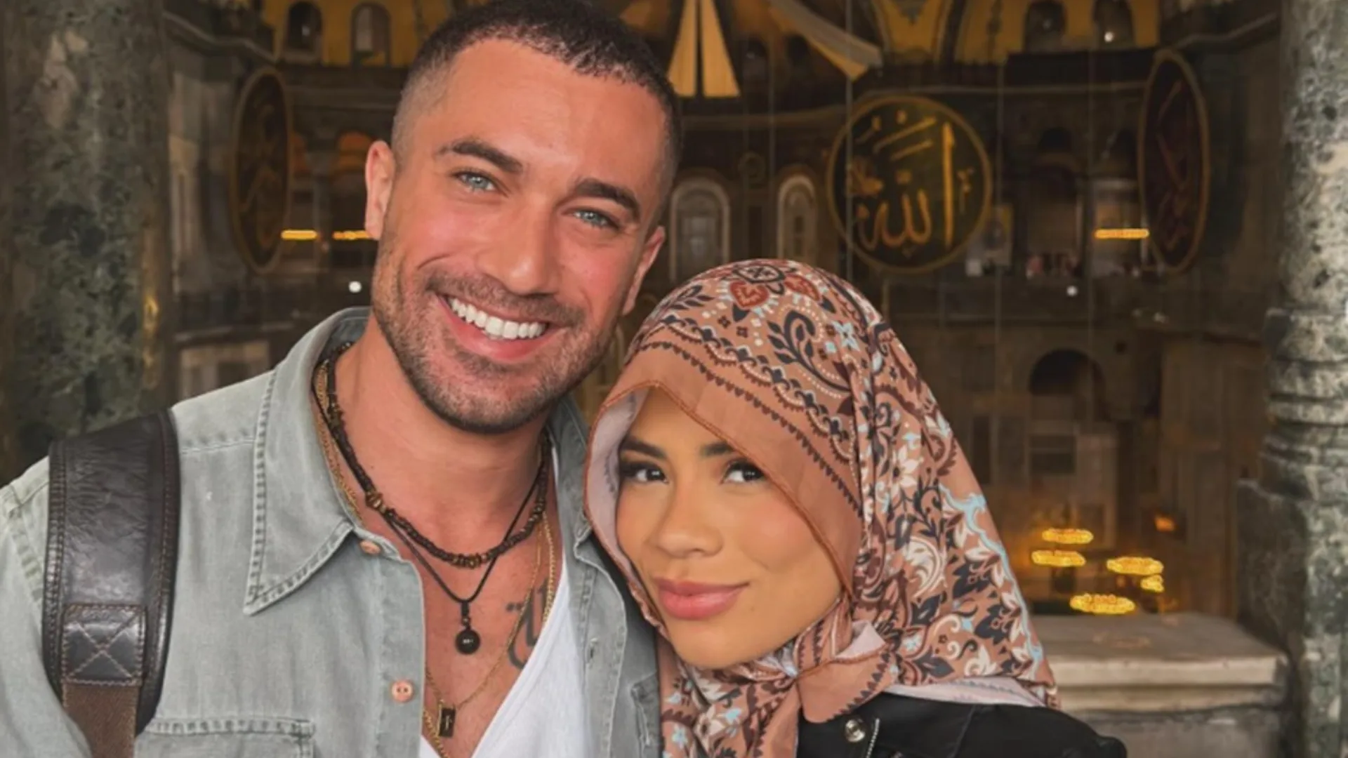 Guia turístico reconhece Lexa na Turquia e surpreende cantora durante lua de mel