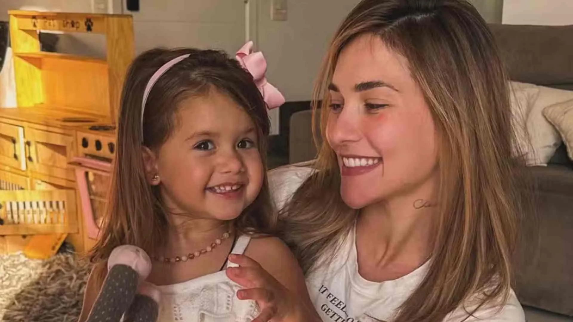 Maria Alice encanta ao responder se tem muitos fãs e envia recado especial para o público