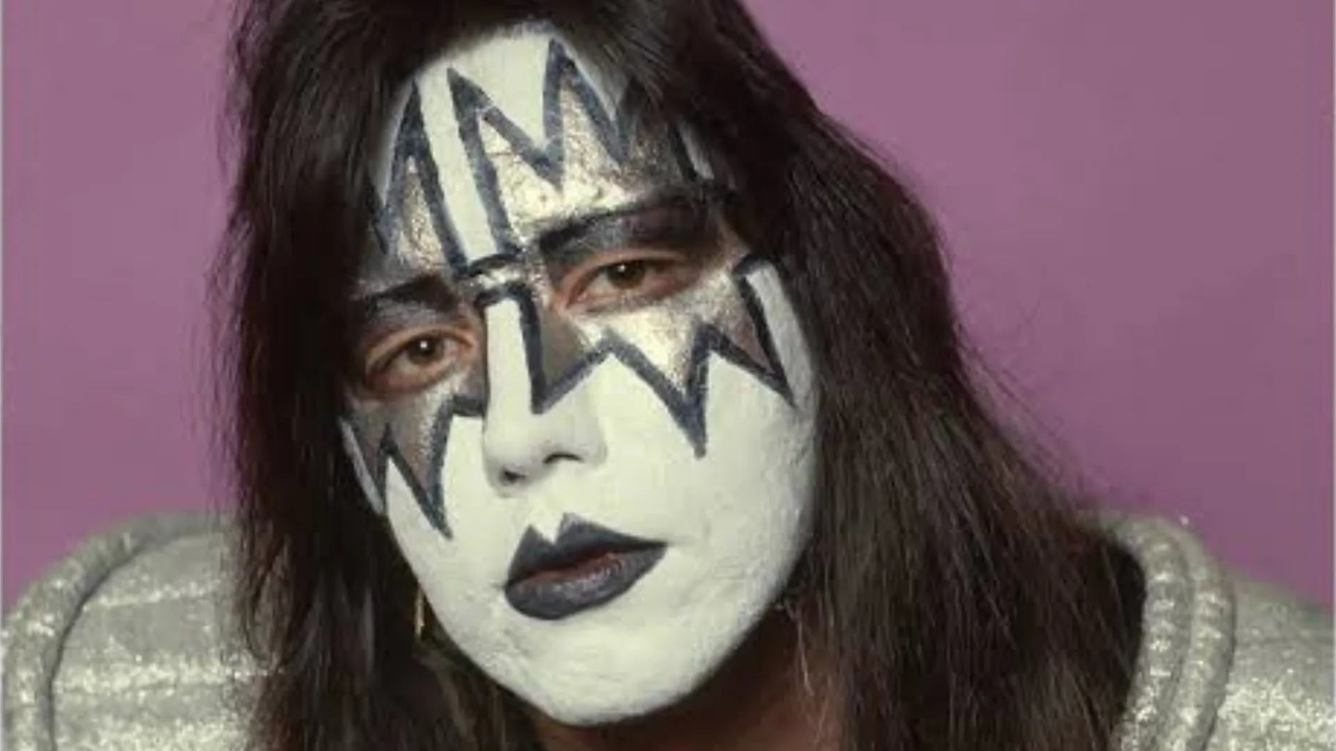 Ace Frehley, ex-guitarrista da banda Kiss, morre aos 74 anos após hemorragia cerebral