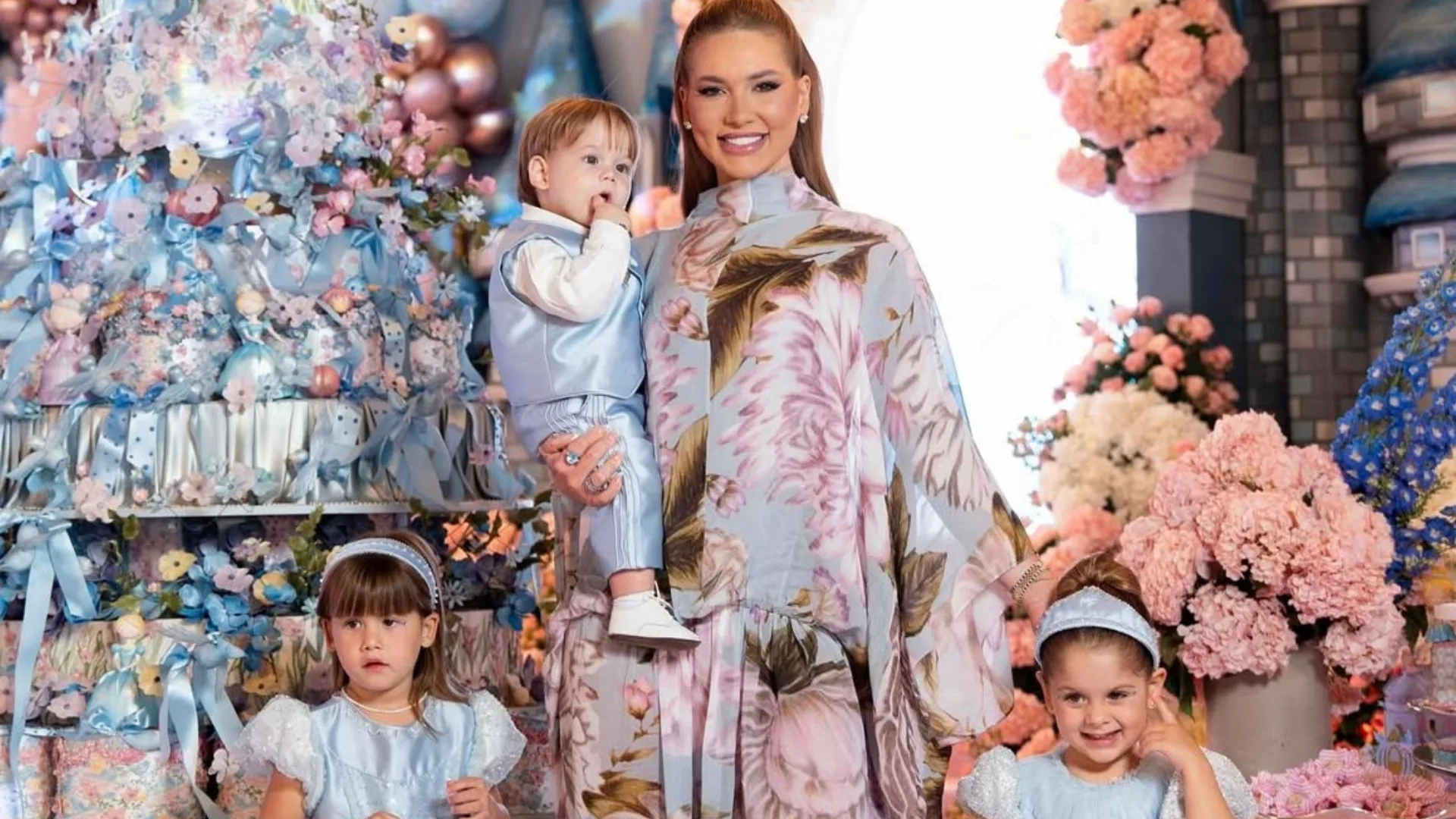 Virgínia celebra aniversário de 3 anos de Maria Flor com os filhos em festa em Goiânia