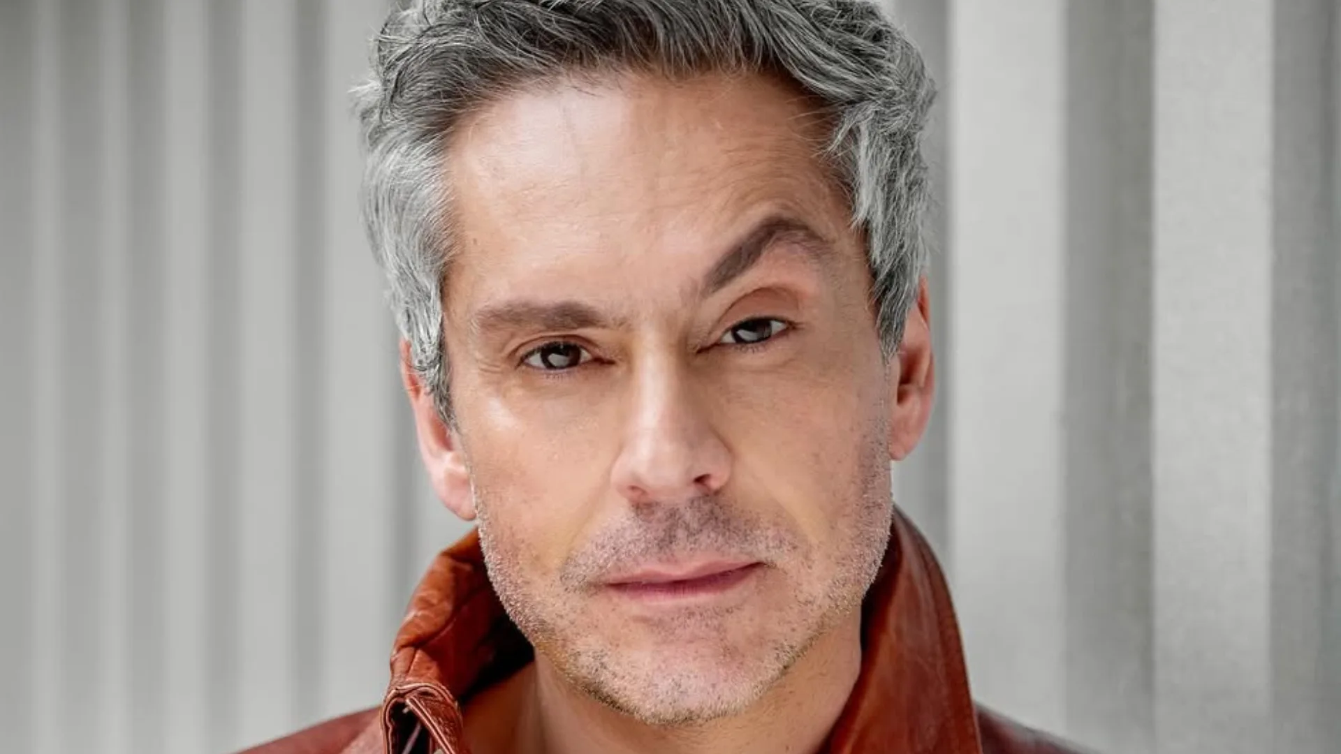 Alexandre Nero exibe bastidores da cena da banana de ‘Vale Tudo’