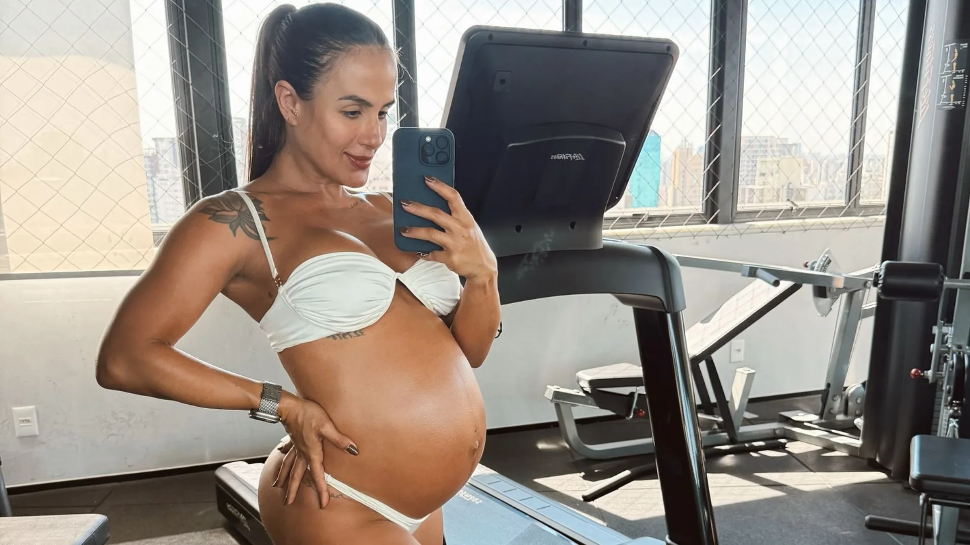 Carol Peixinho revela que perdeu 13kg após 20 dias de parto