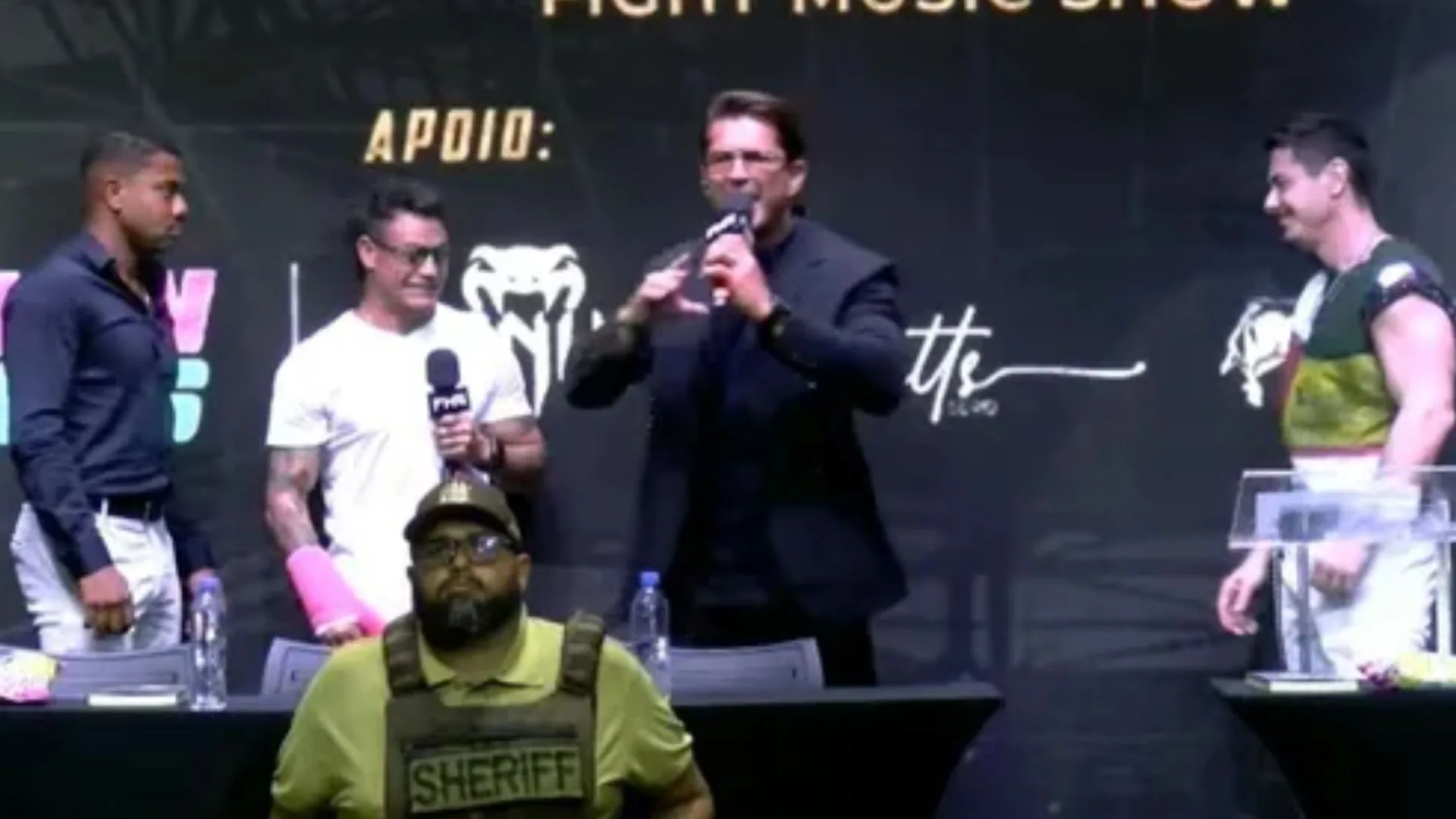 Davi Brito polemiza ao usar frase homofóbica contra Sacha Bali em anúncio de luta