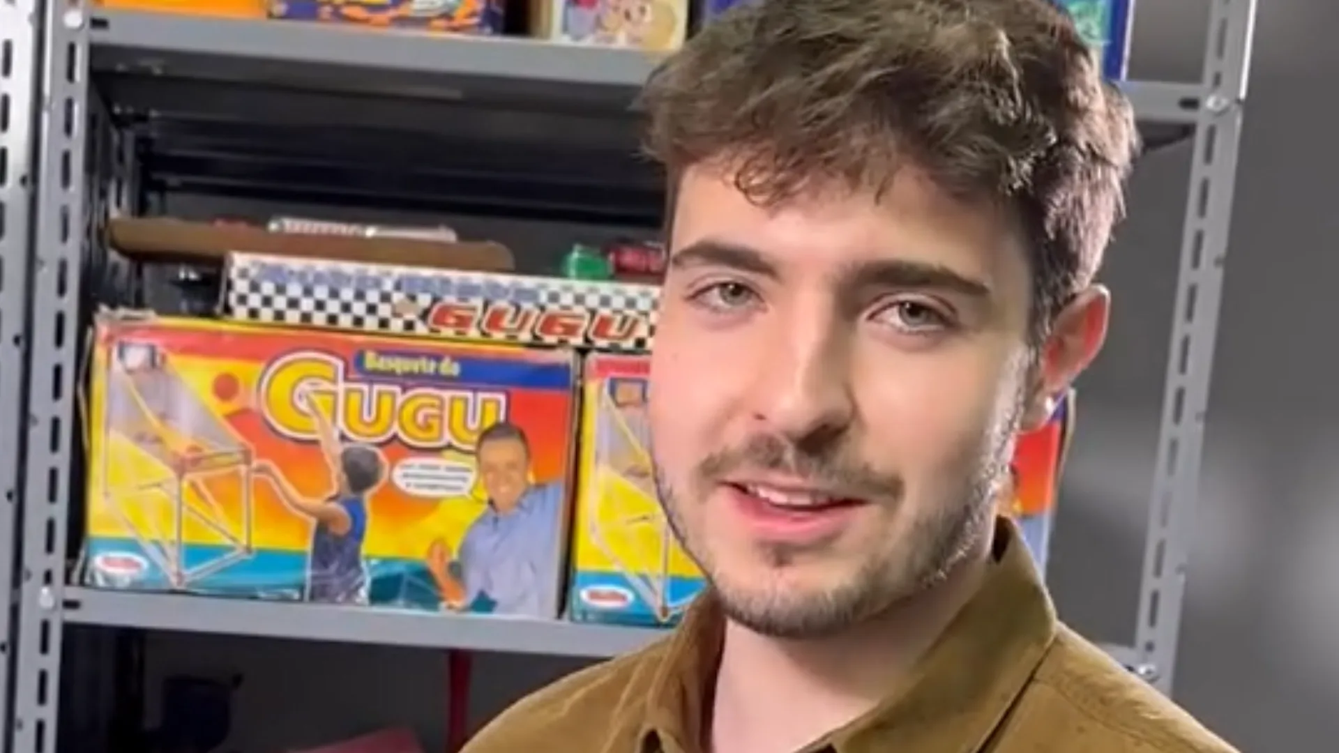 Filho de Gugu mostra acervo com mais de 30 mil itens do pai