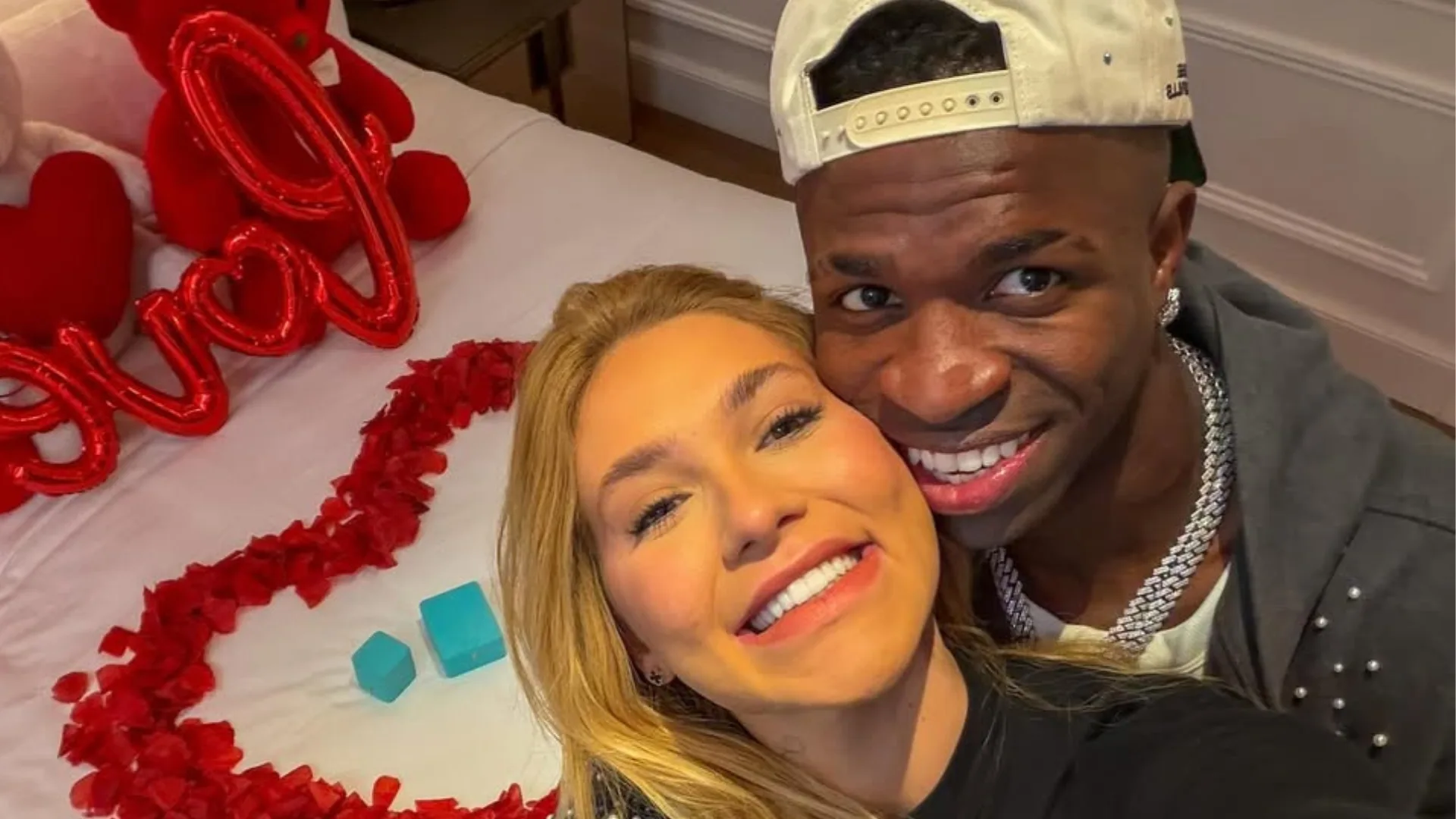 Vini Jr. assume namoro com Virginia e exibe surpresa romântica