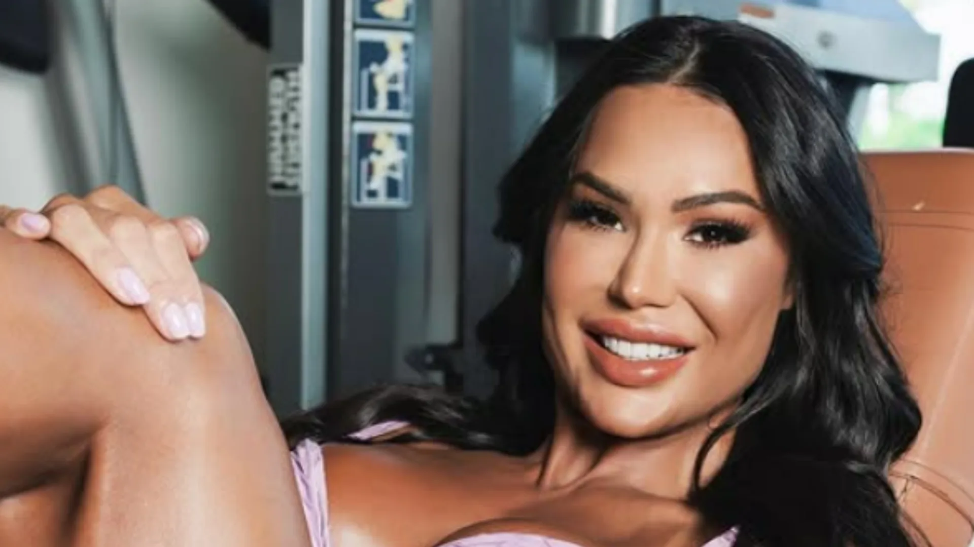 Gracyanne mostra retorno aos treinos após cirurgia no joelho