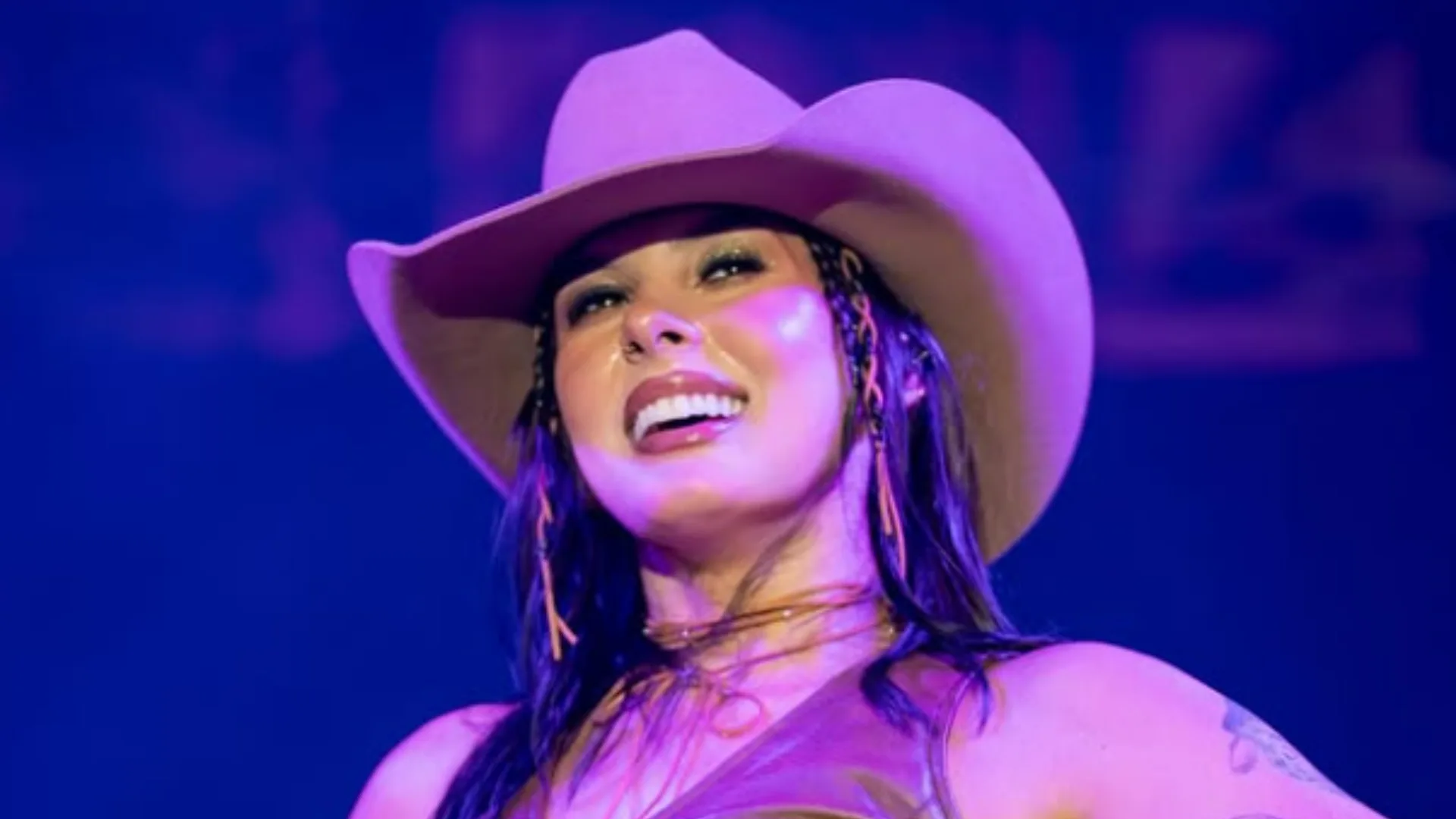 Ana Castela comenta com carinho sobre os pais de Zé Felipe