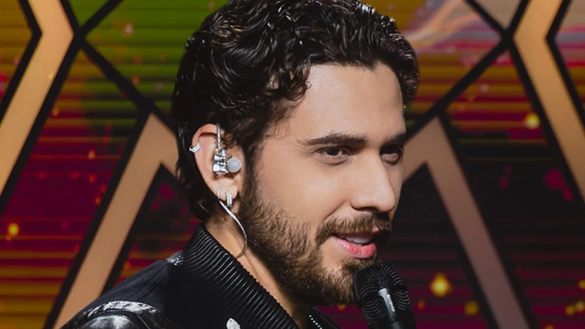 No show, Gustavo Mioto reage a elogios de fãs cariocas e comenta sobre sotaque