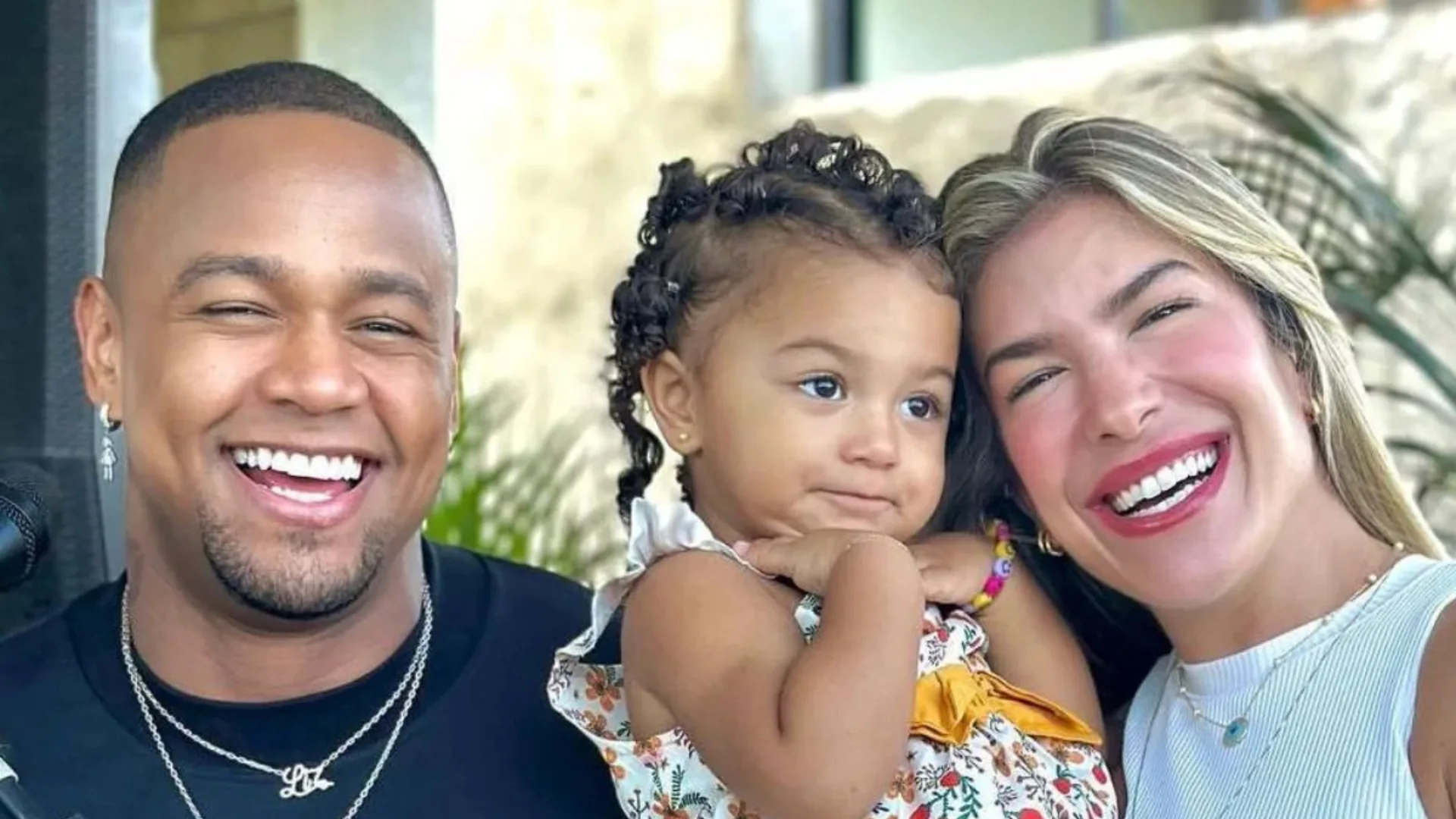 Léo Santana e Lore Improta anunciam a gravidez do segundo filho