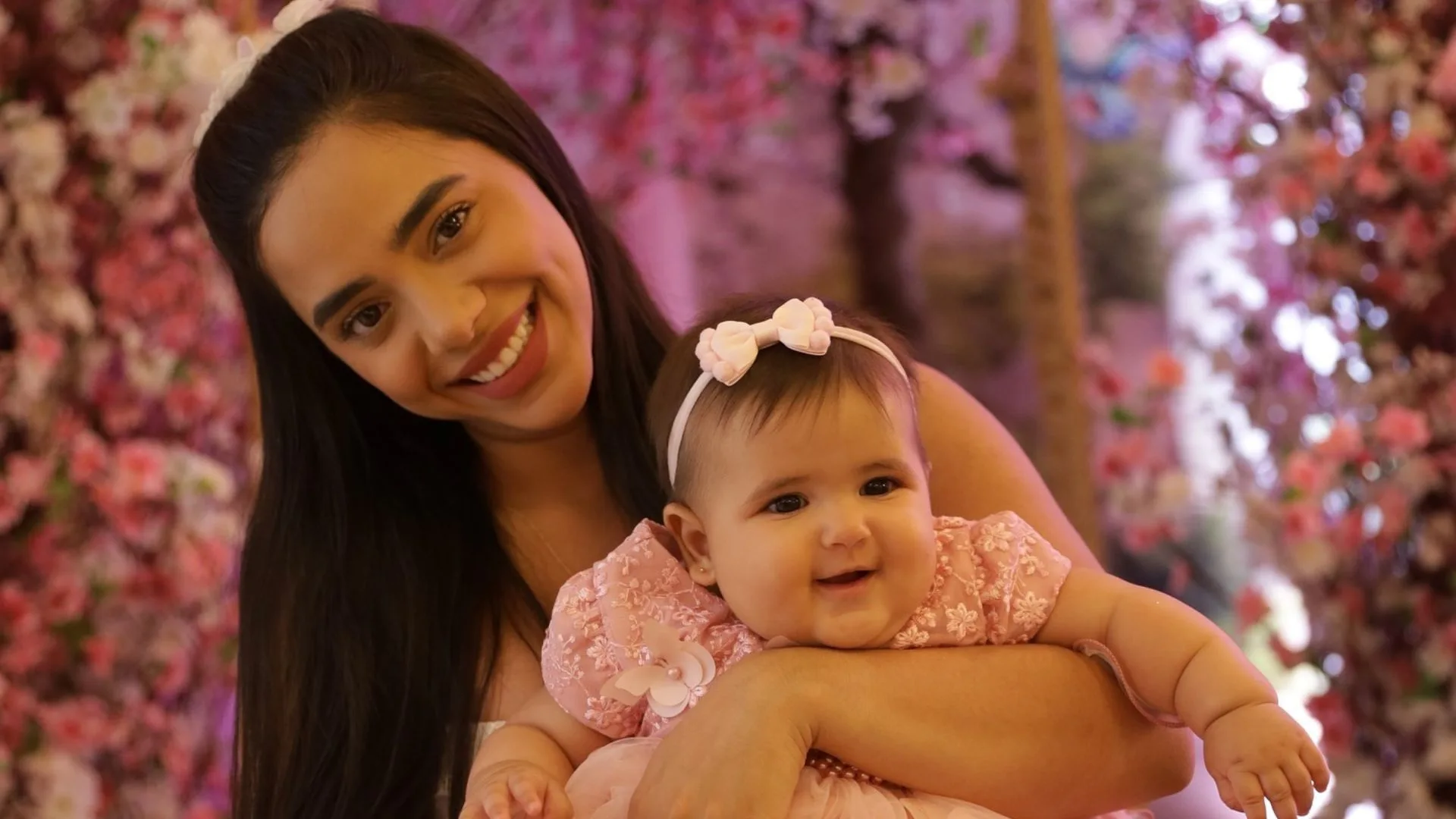 Influenciadora Mariely Santos exibe momento fofo com a sobrinha Luna