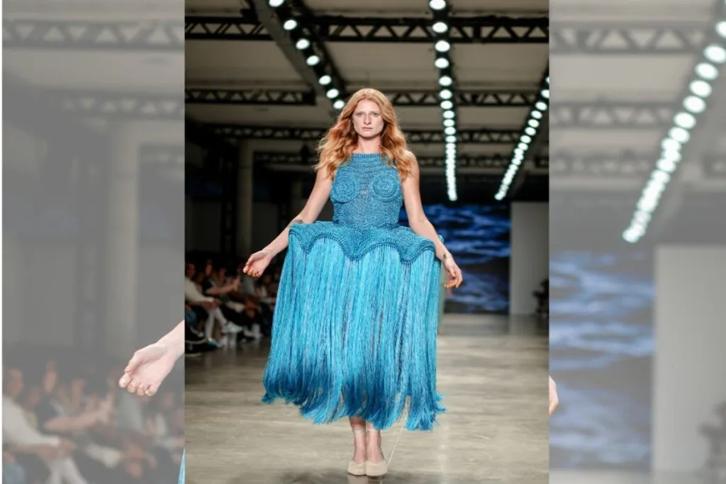 Veja como o brilho foi destaque da beleza nas passarelas da SPFW