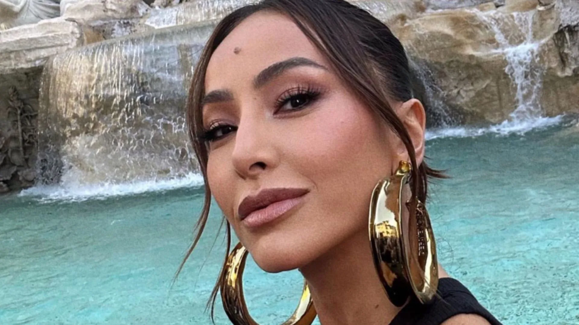 Fã agradece Sabrina Sato após ter viagem financiada pela apresentadora