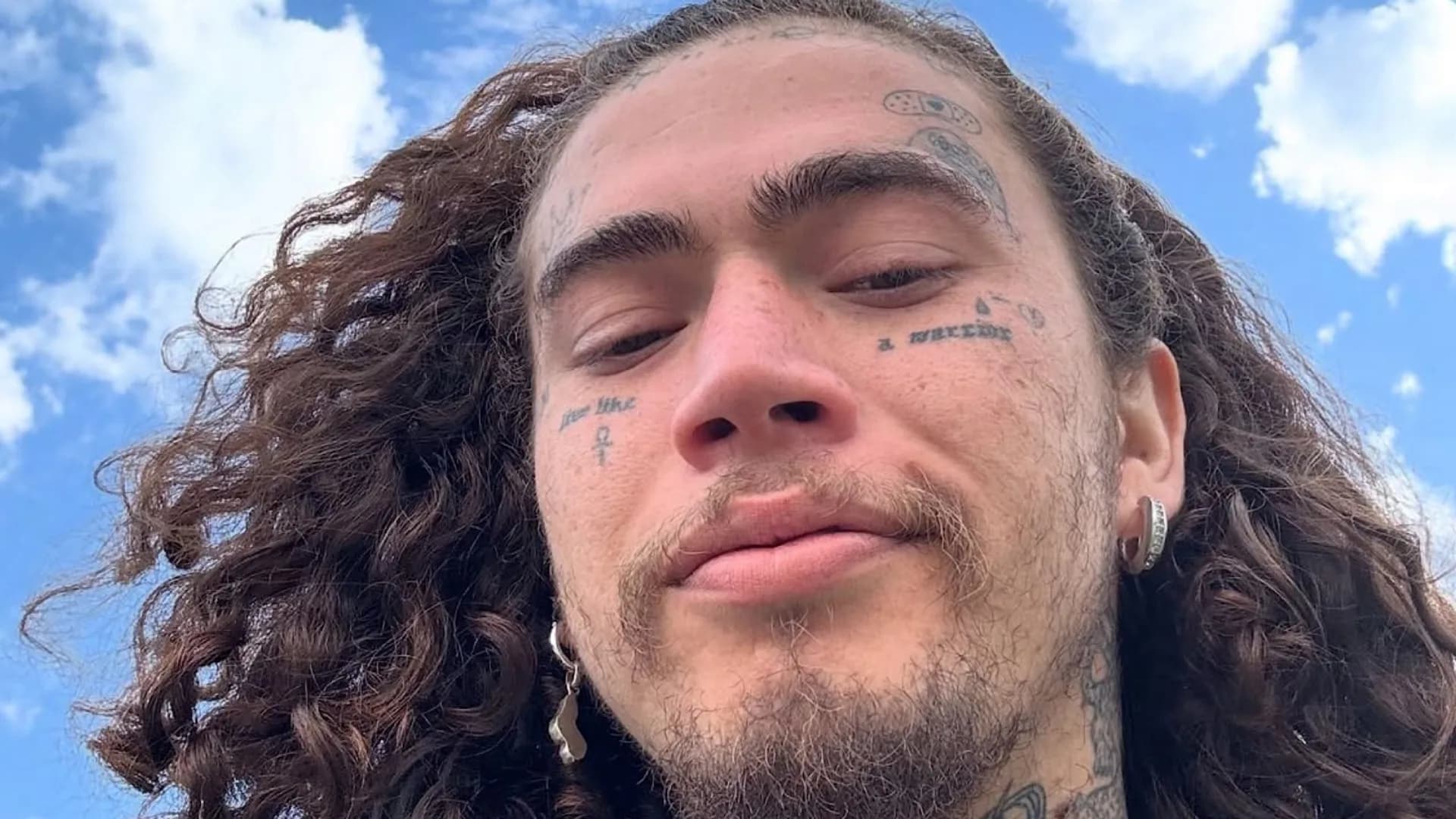 Whindersson desabafa após violão quebrado em voo