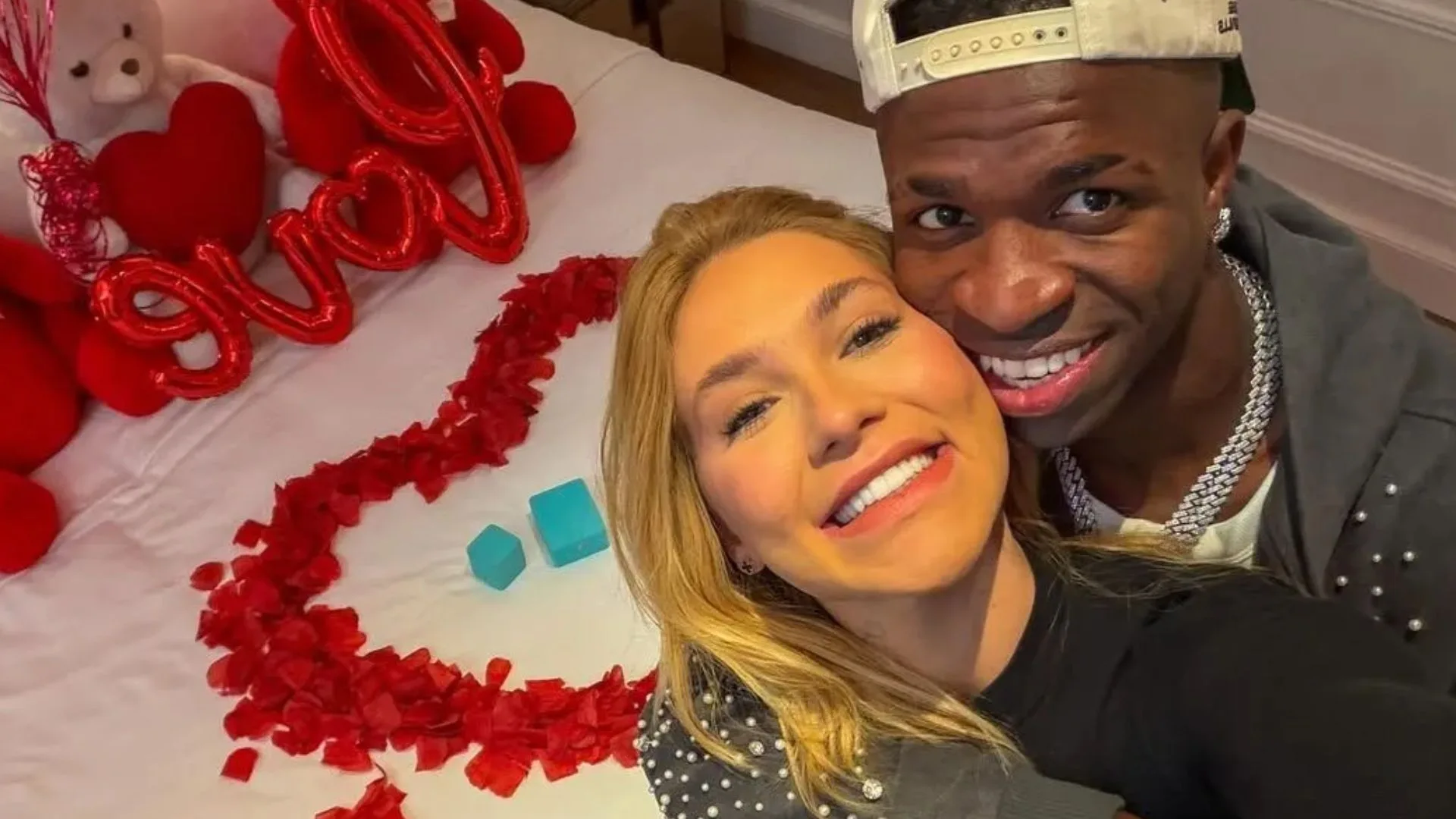 Virginia Fonseca mostra presente que ganhou de Vini Jr