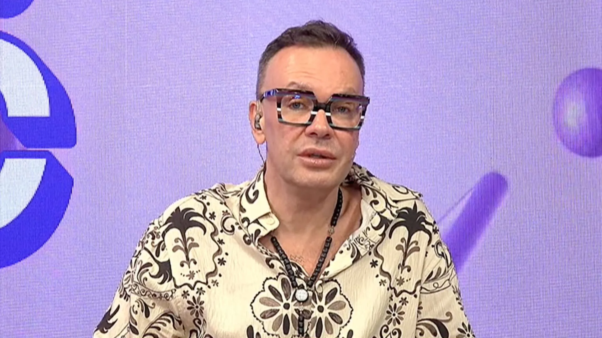 Página cria notícia falsa sobre saúde de Felipeh Campos e apresentador reage