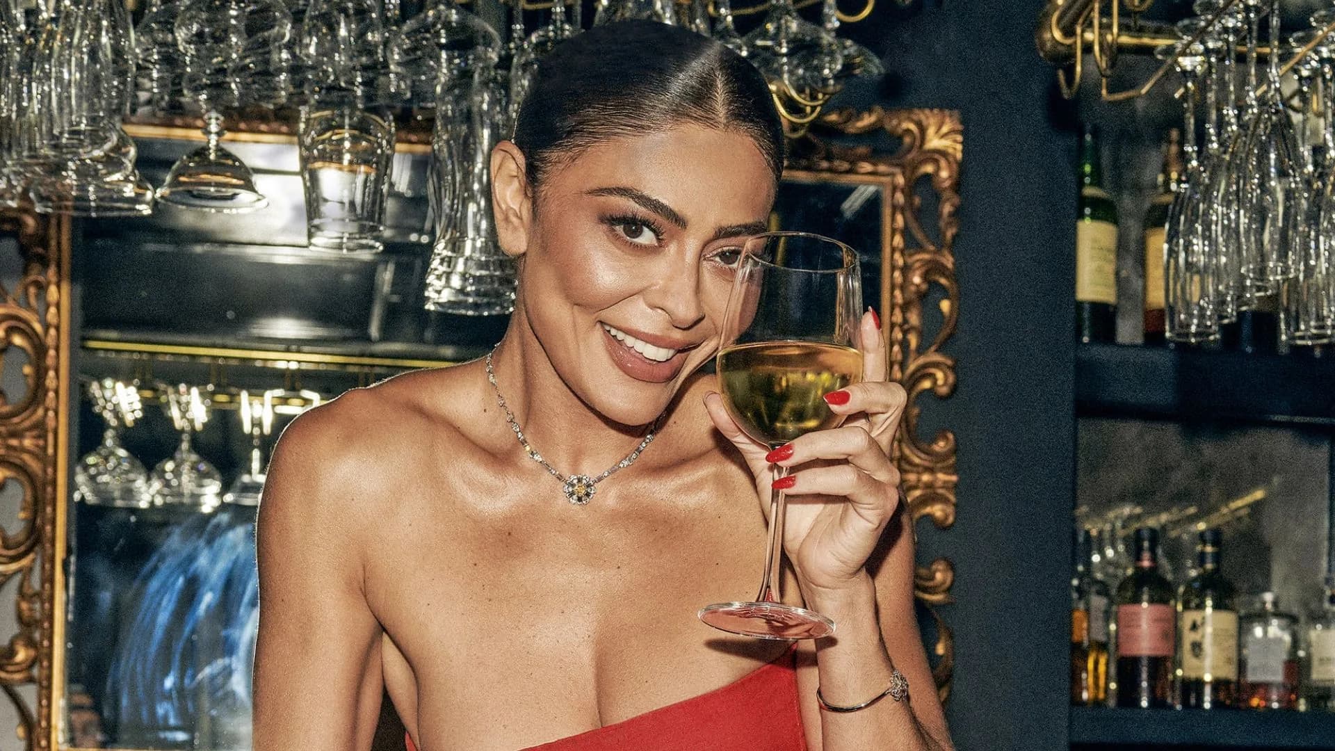 Idoso perde mais de R$ 30 mil achando que namorava Juliana Paes