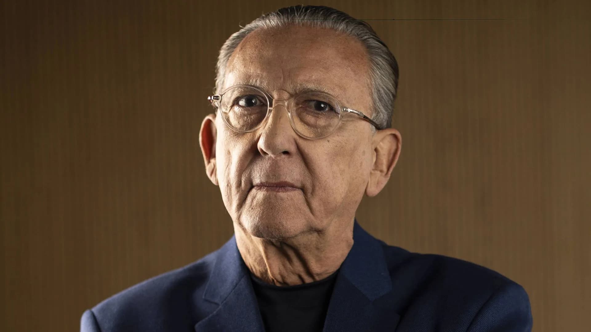 Galvão Bueno é internado com pneumonia em hospital de SP