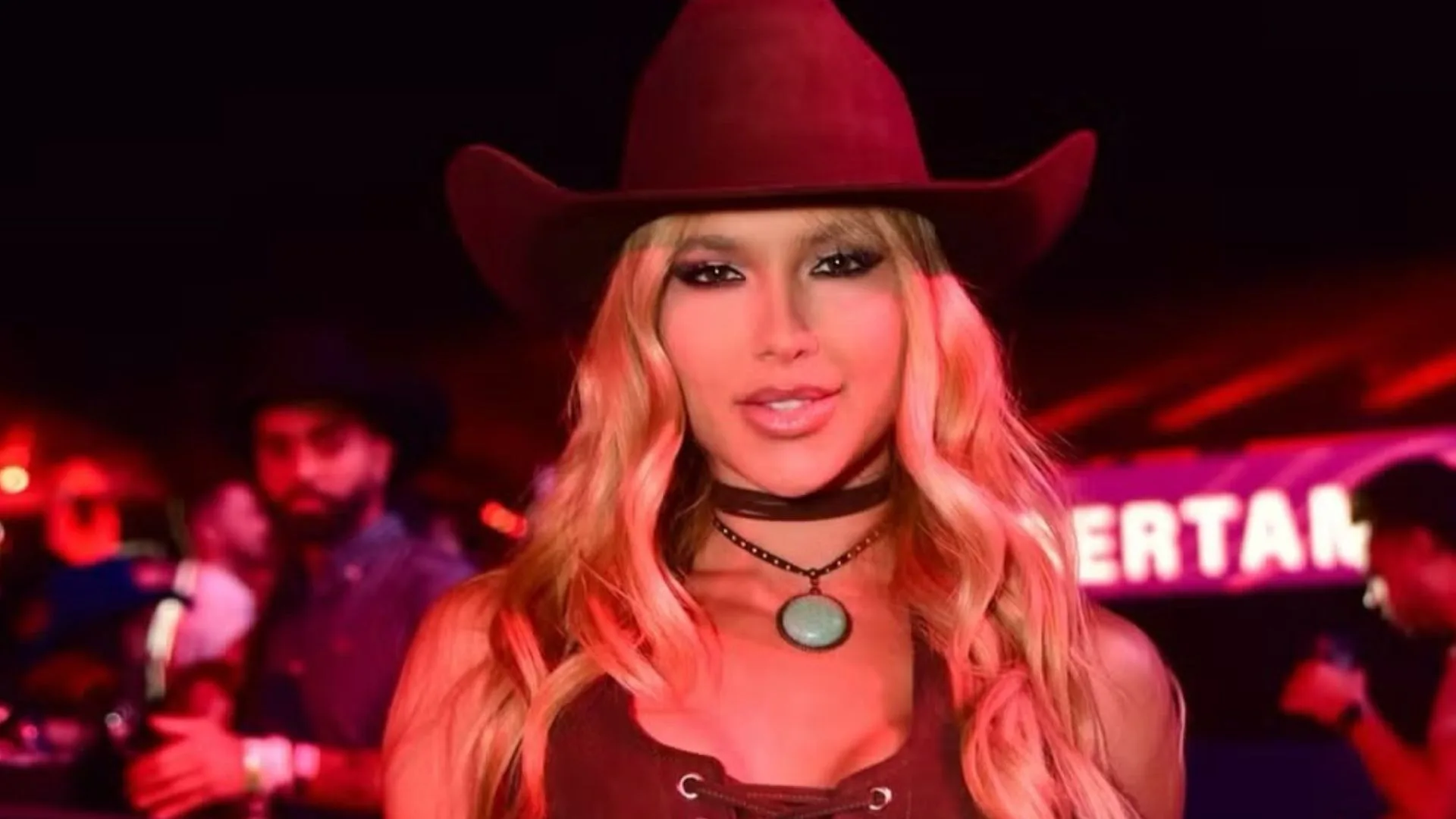 Virginia Fonseca revela origem de manchas e espinhas no rosto