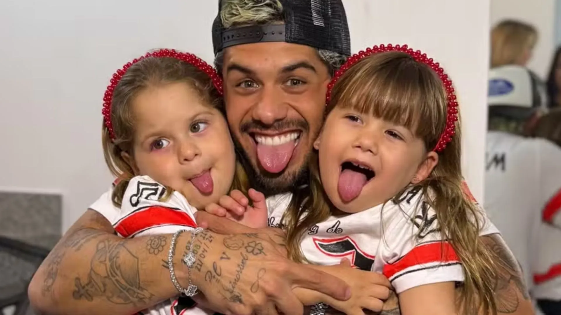 Filhas de Zé Felipe soltam a voz com música do sertanejo