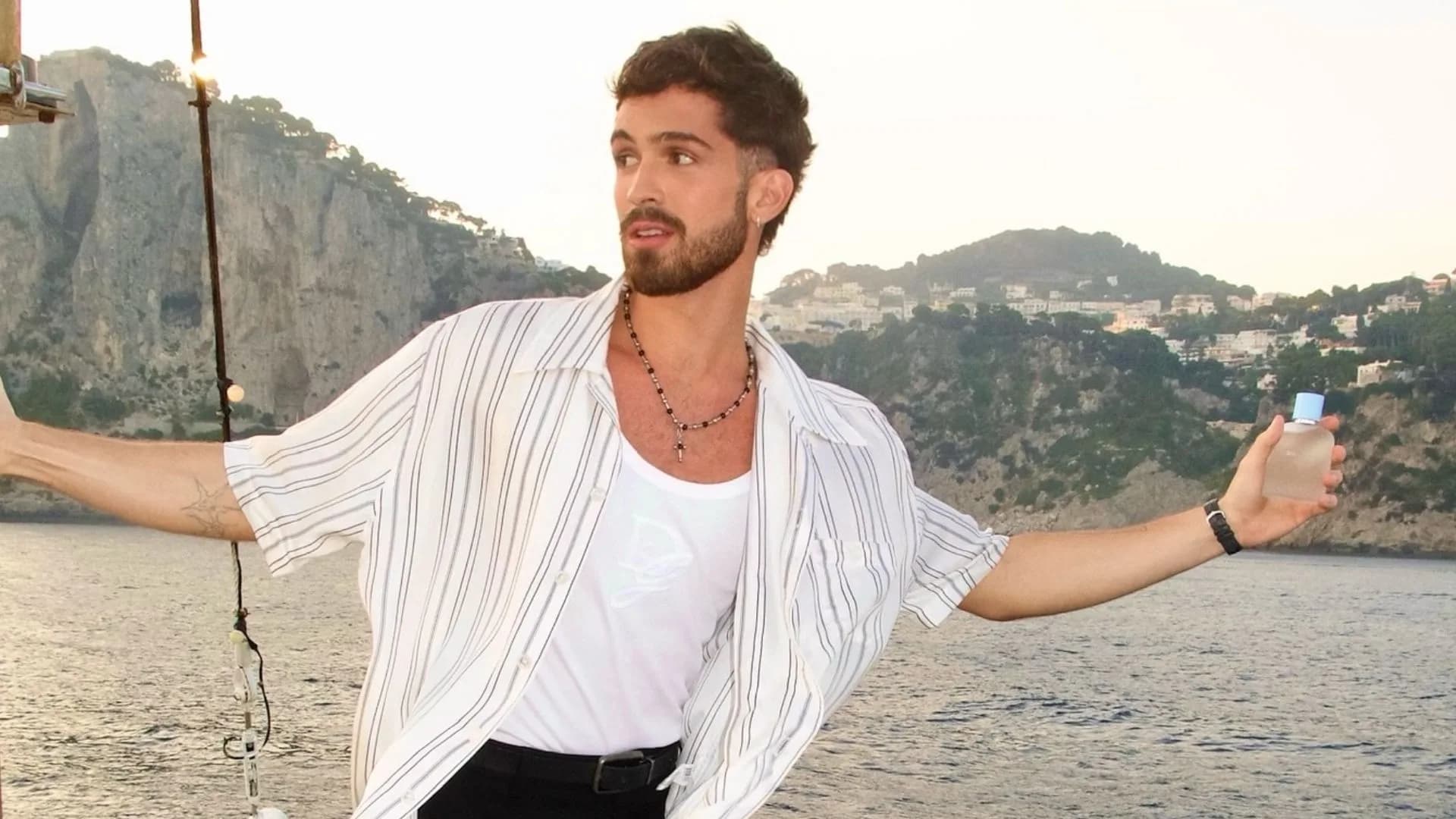 João Guilherme faz tatuagem de cachorro que adotou com Bruna Marquezine