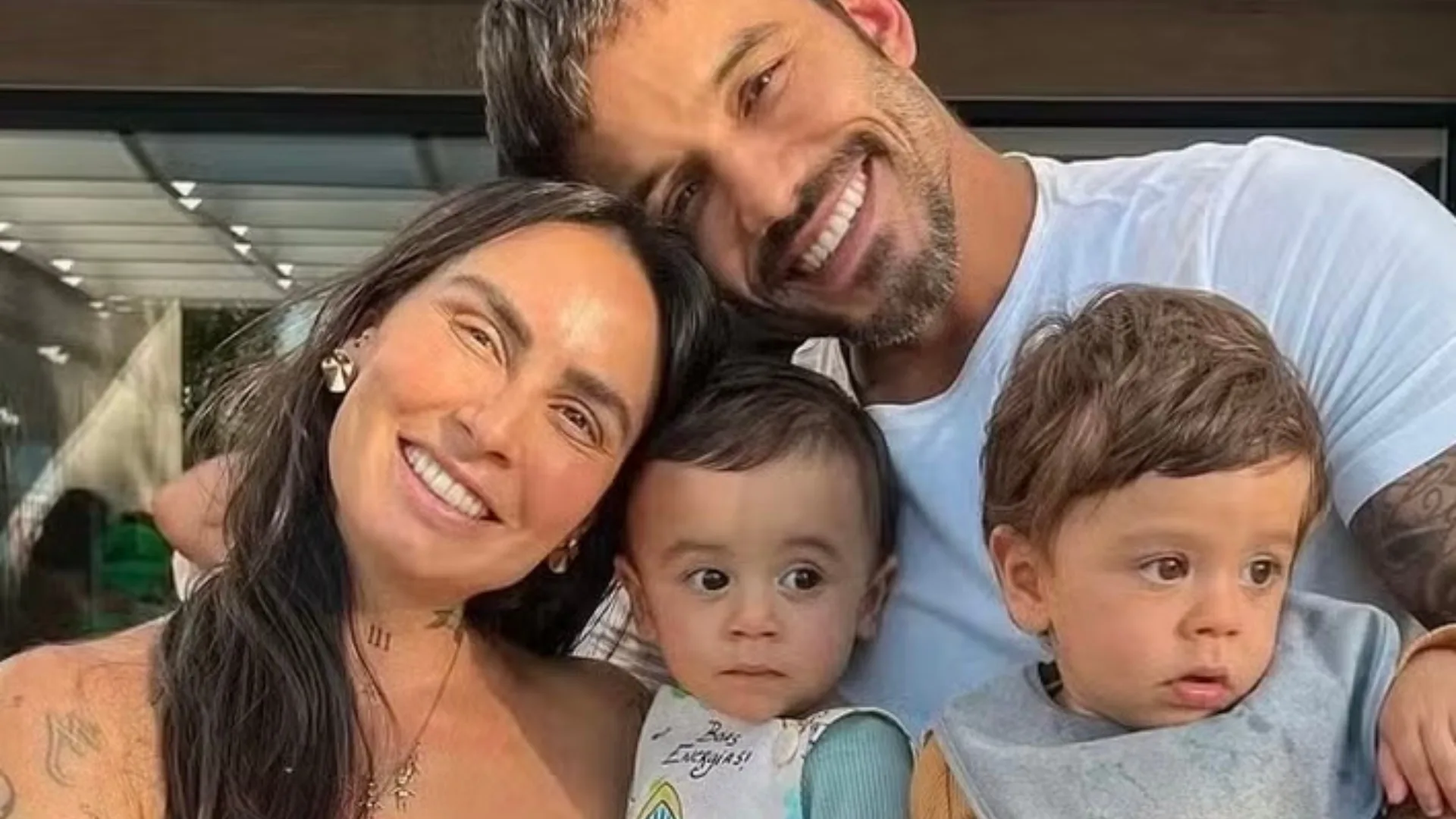 Clara Maia comemora alta da UTI Neonatal do filho caçula, Theo, de 2 meses