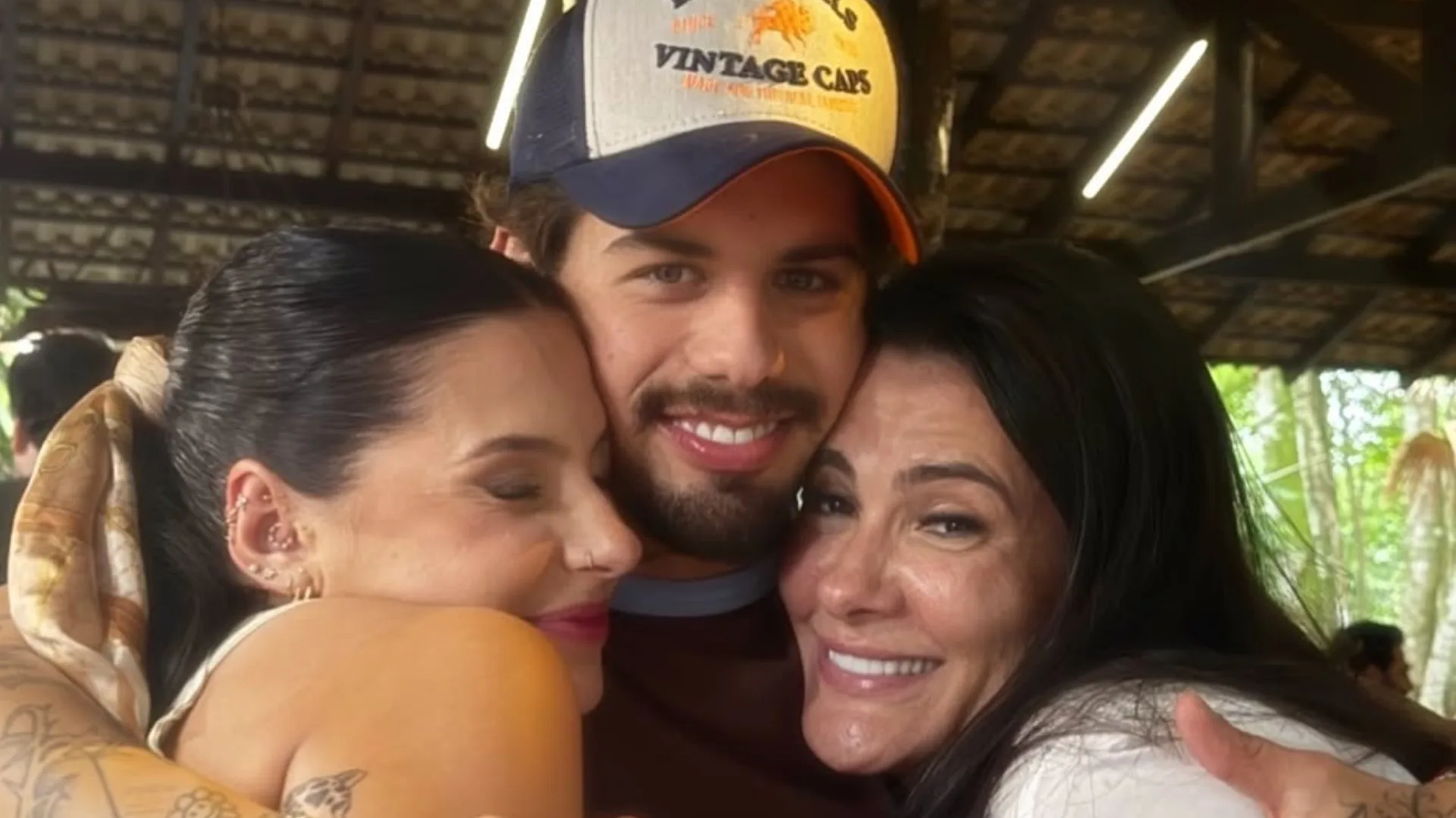 Mãe de Ana Castela impede cantora de dar bebida a Zé Felipe