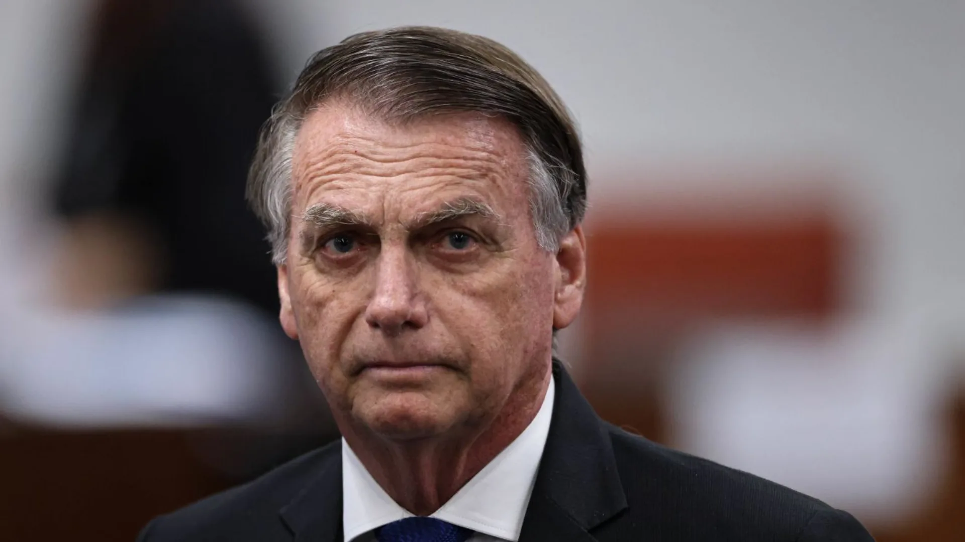 Bolsonaro diz em vídeo que usou ferro de solda em tornozeleira