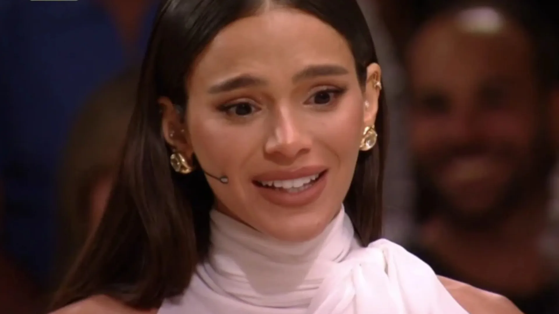 Bruna Marquezine viraliza por comilança em programa: “Justificar”