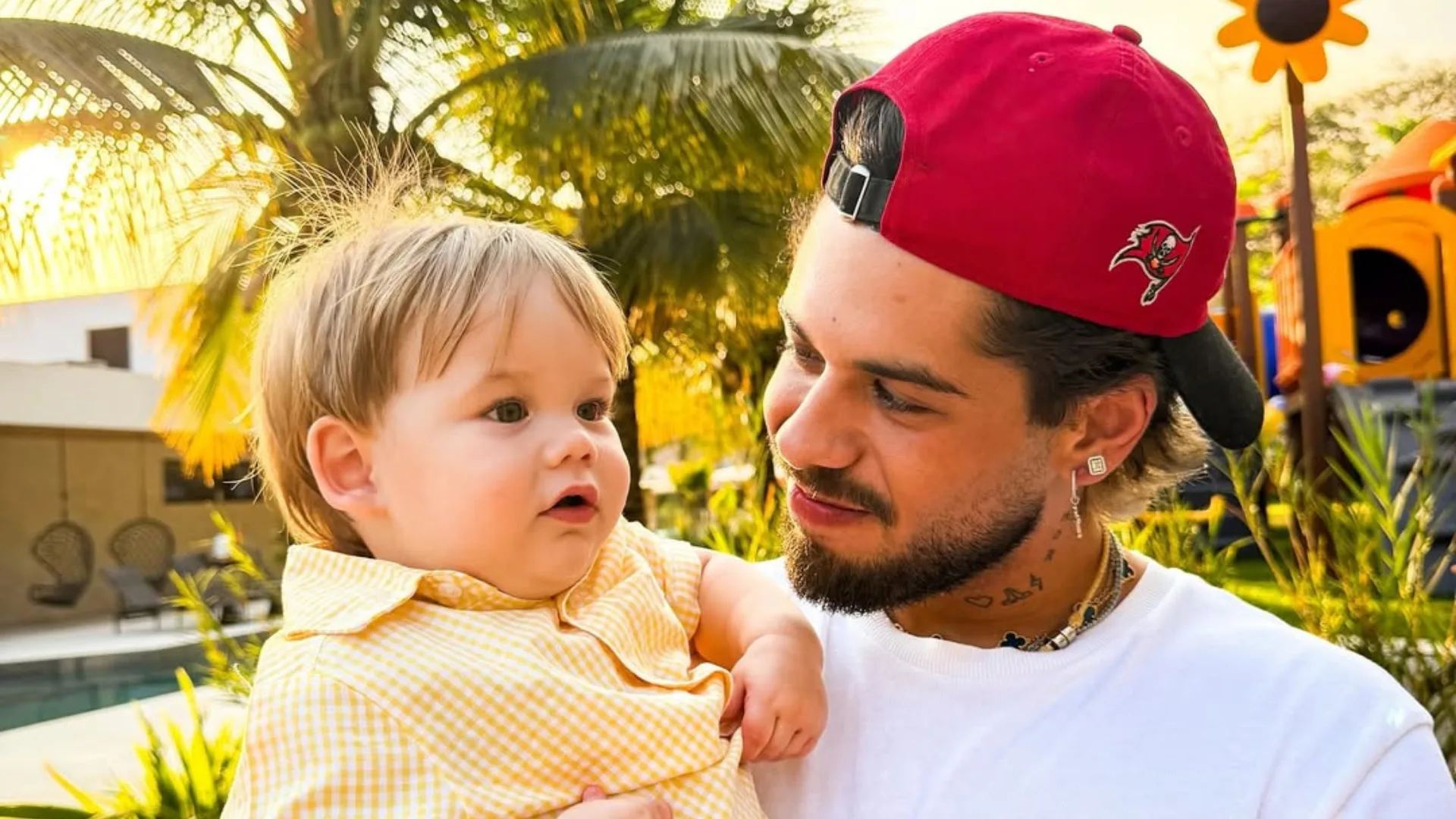 Zé Felipe protege José Leonardo de ataque de formigas