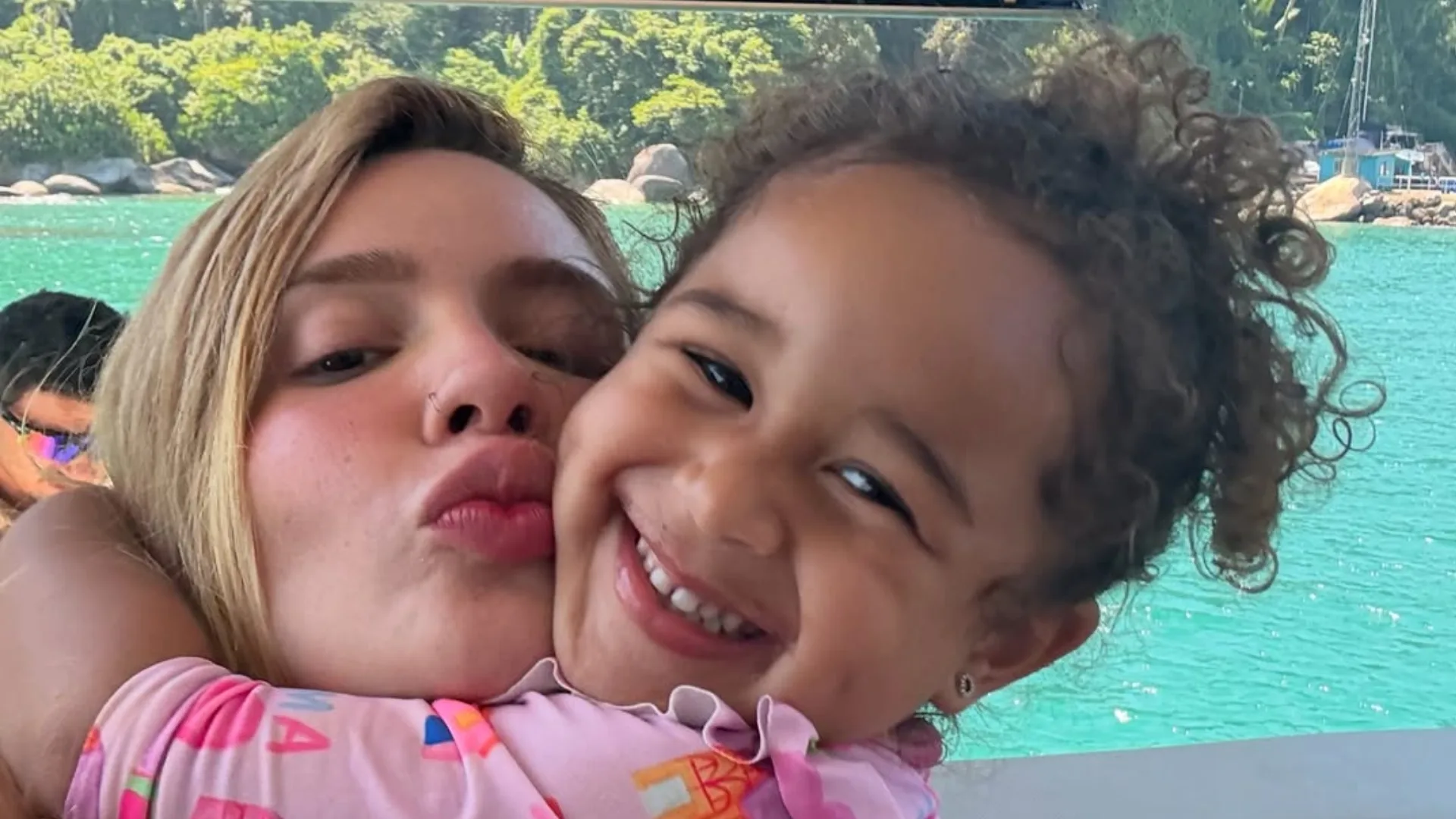 Filha de Karoline Lima relata ter visto ‘menino malvado’ em casa