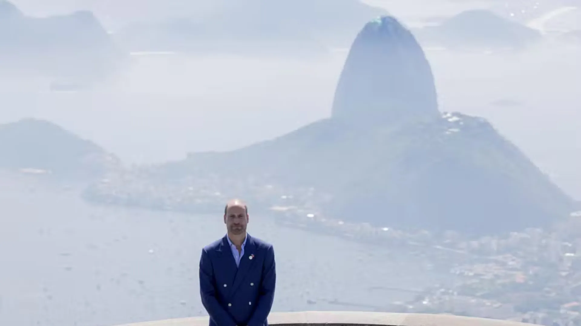 Príncipe William recria foto de Diana no Cristo Redentor