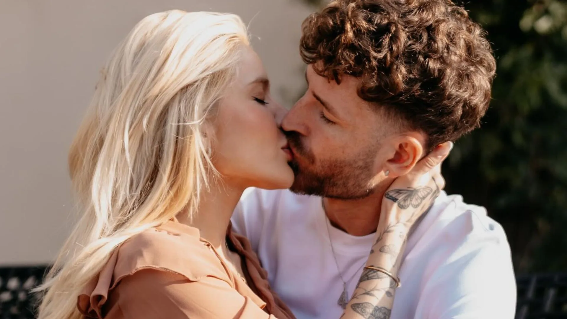 Léo Pereira oficializa reconciliação com Karoline Lima