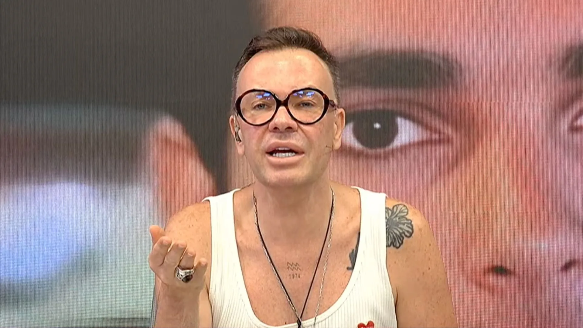 Felipeh Campos repercute caso de homem morto por leoa