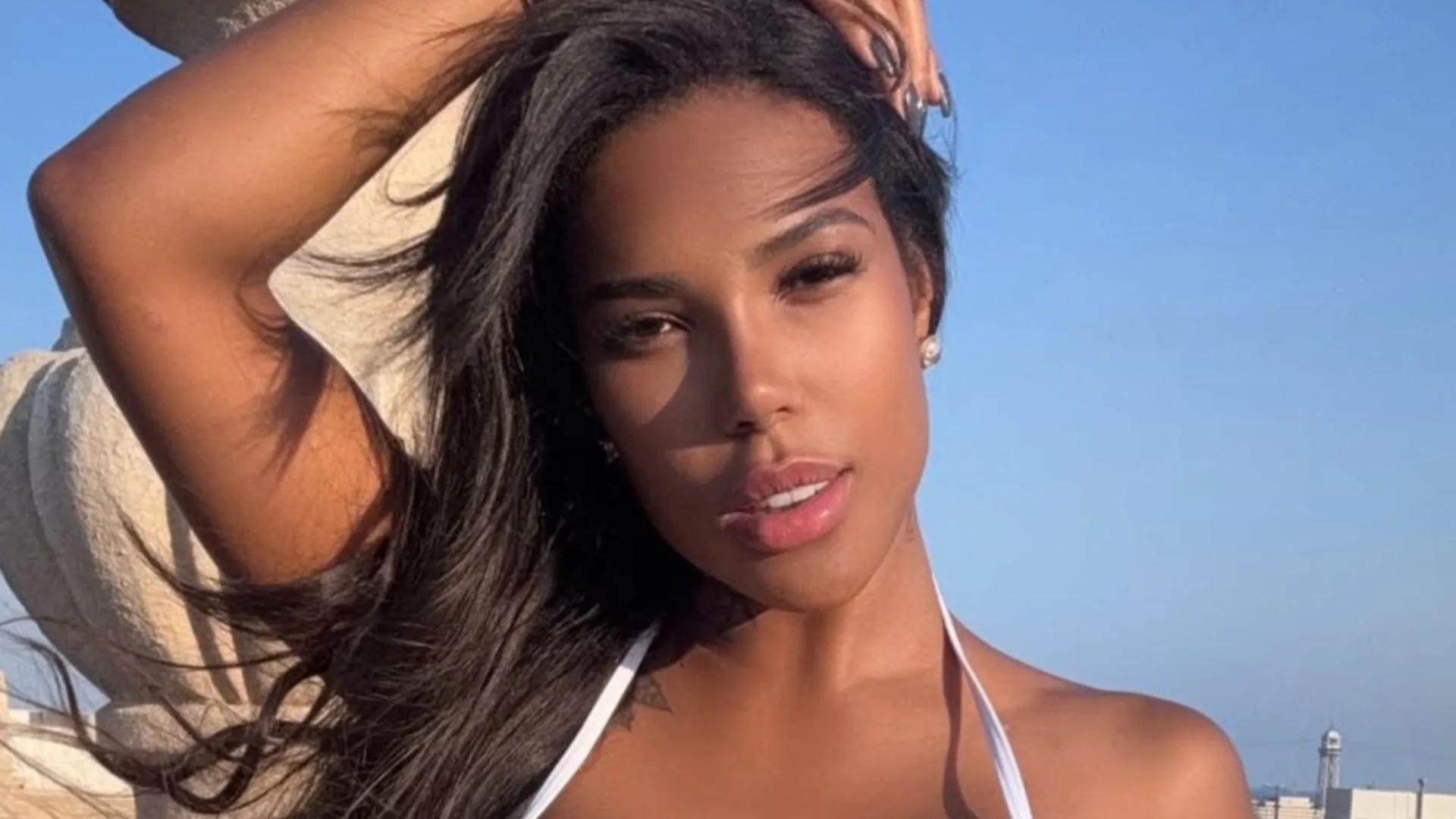 Após ser expulsa do reality, Carol Lekker pede emprego na Record