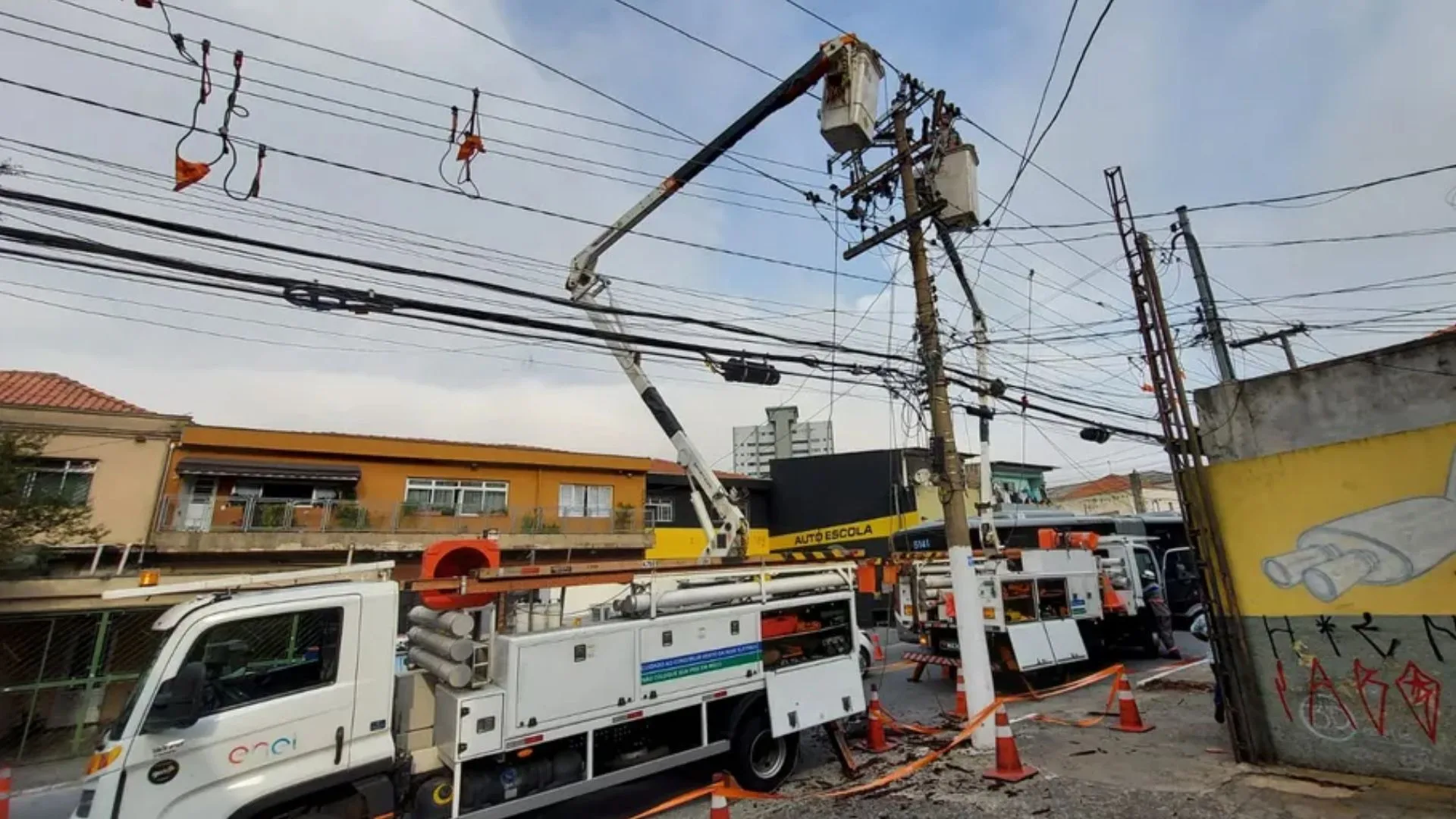 Funcionário da Enel é preso após ser flagrado cobrando R$ 2,5 mil para religar energia