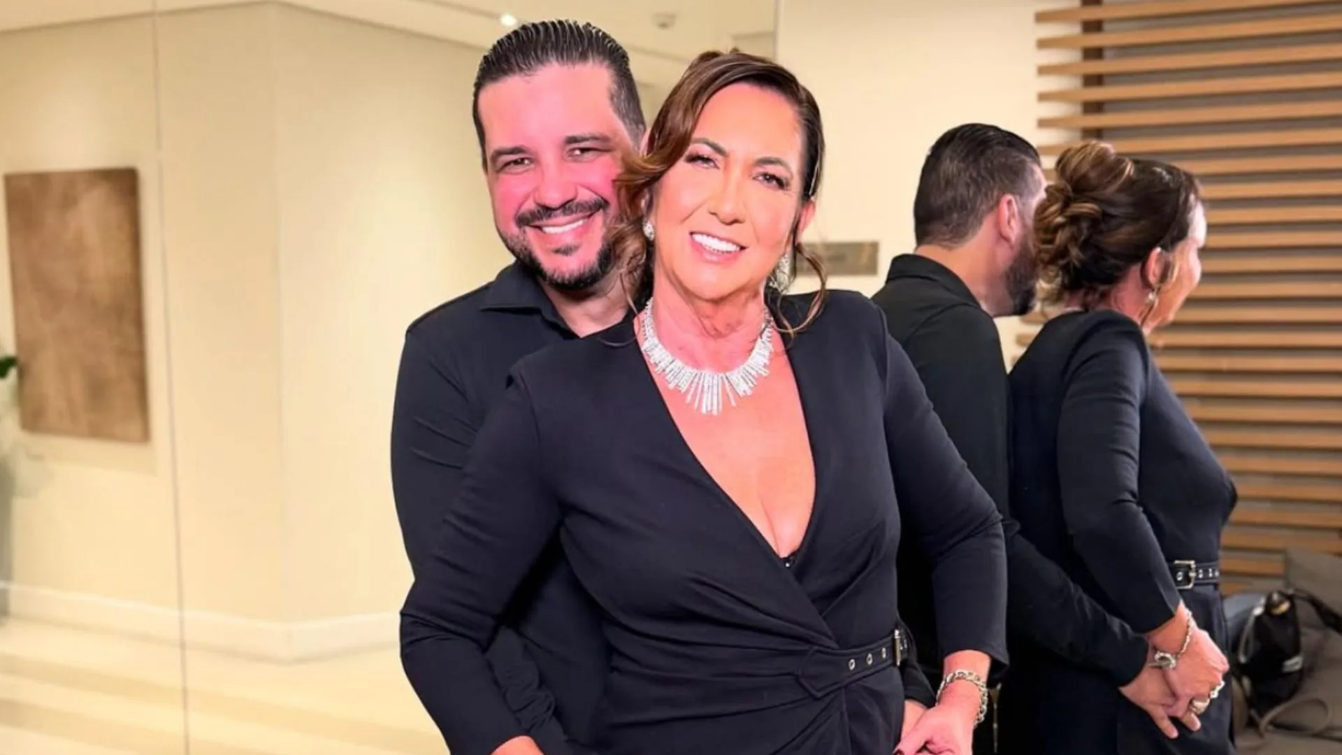 Mãe de Virginia recria cena de ‘Titanic’ com namorado e influenciadora reage