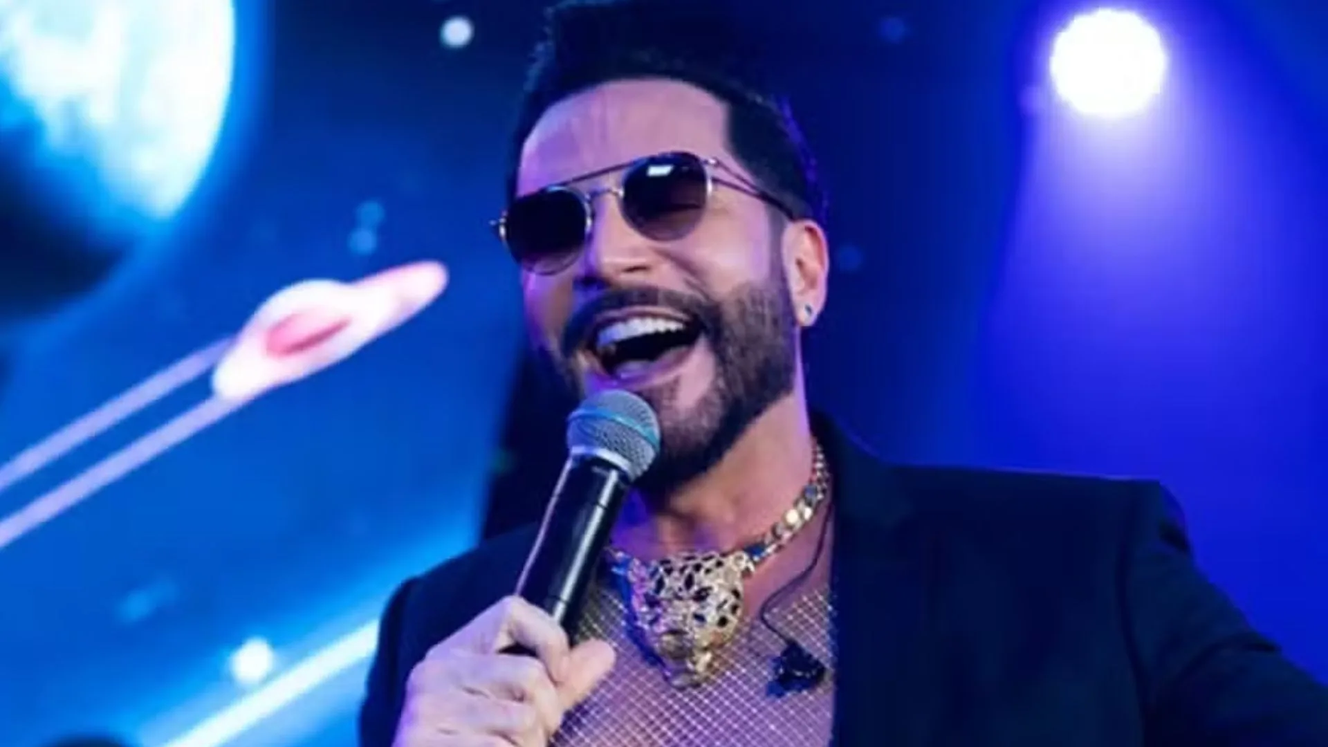 Após SBT cancelar apresentação de Zezé Di Camargo, Latino ganha especial na emissora