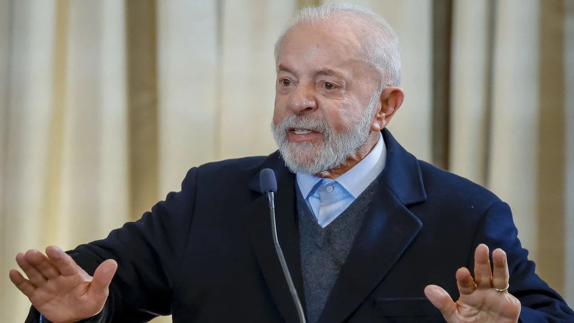Ao vivo, Lula detona vídeo de Zezé Di Camargo criticando o SBT: “Cretinice”