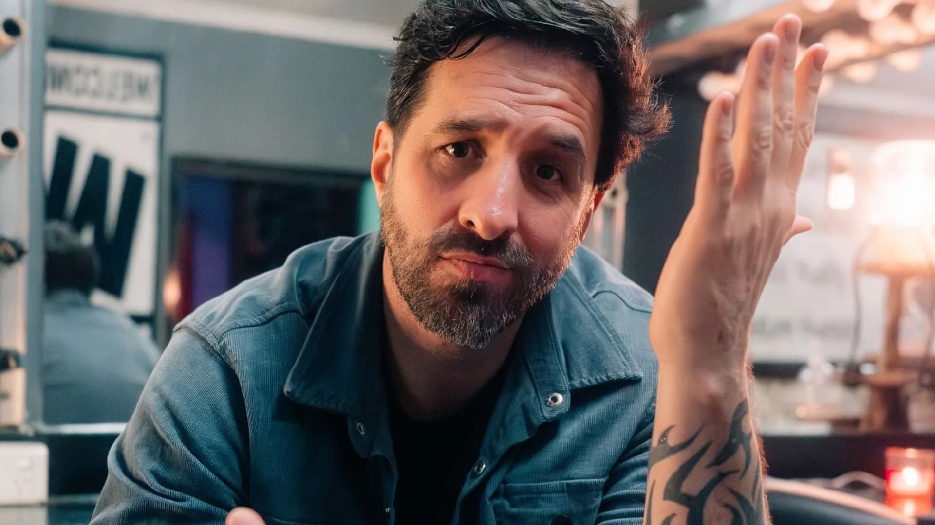 Rafinha Bastos chama Zezé Di Camargo de ‘defensor da família’ e faz deboche