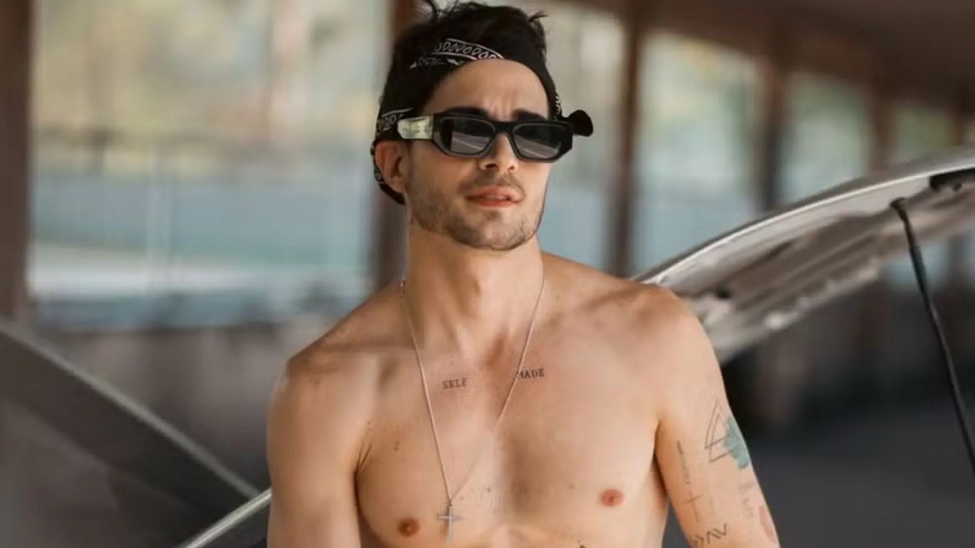 Fiuk chama Fábio Jr. de ‘narcisista’ em nova música