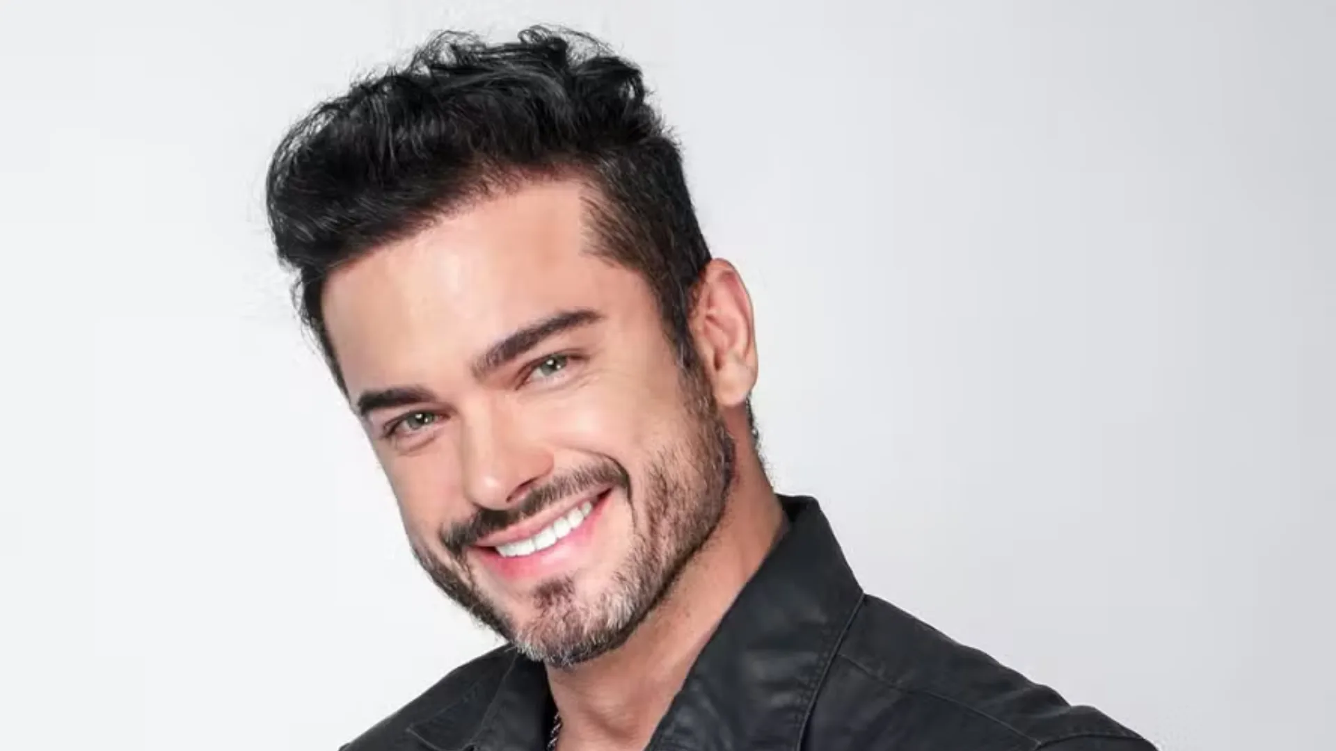 Sidney Sampaio é batizado após conversão ao evangelho e celebra nova fase da vida