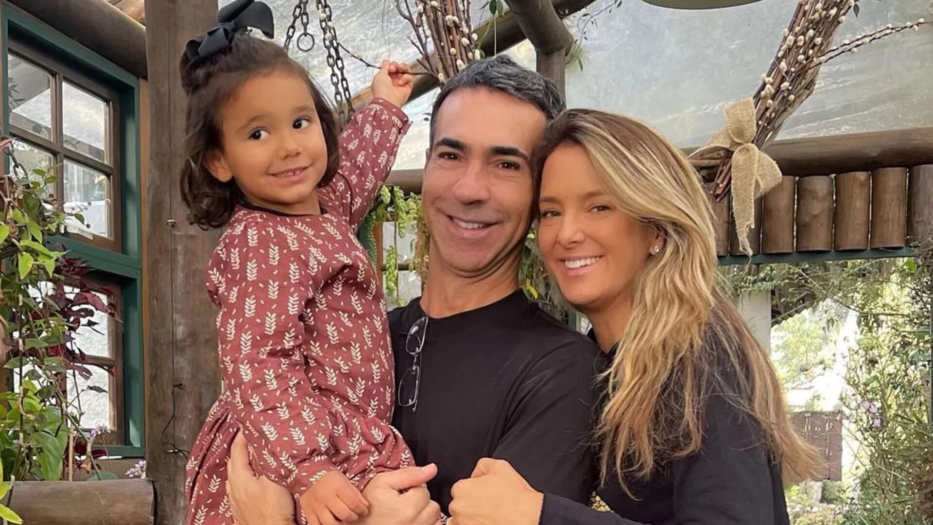 César Tralli e Ticiane Pinheiro encantam ao dançar juntos em momento de carinho em família