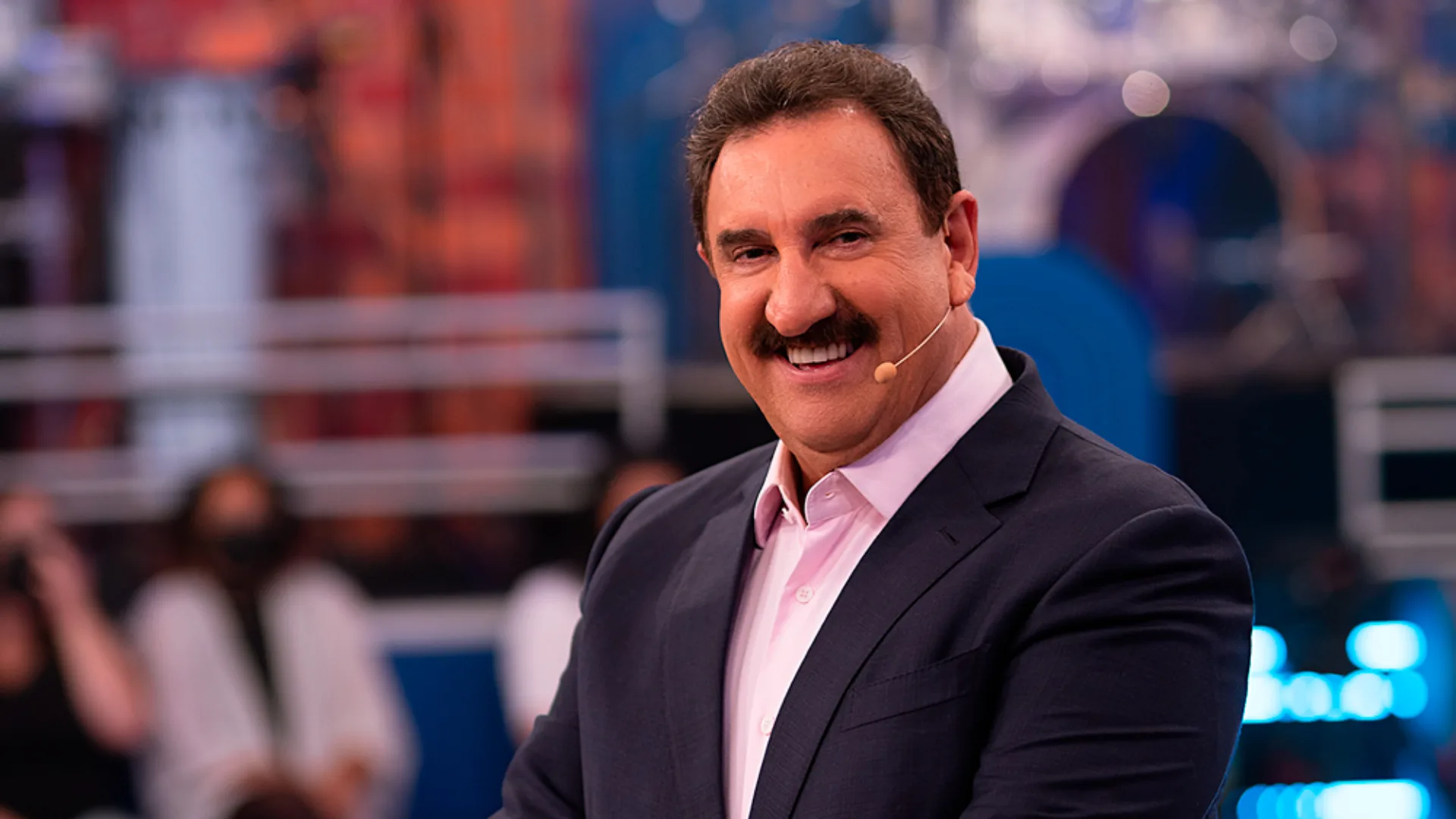 Ratinho sai em defesa do SBT e reforça postura de isenção da emissora