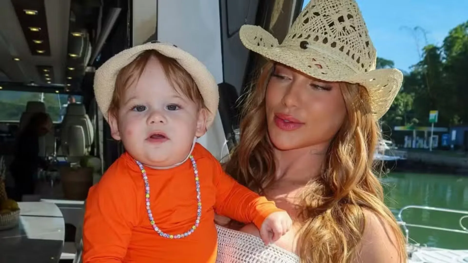 José Leonardo surge cortando o cabelo em Madrid e encanta seguidores