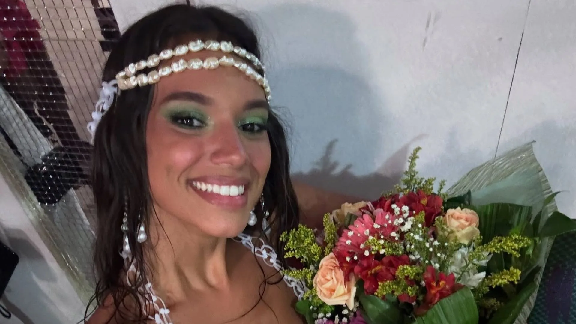 Alane exibe samba no pé durante ensaio de quadra da Grande Rio